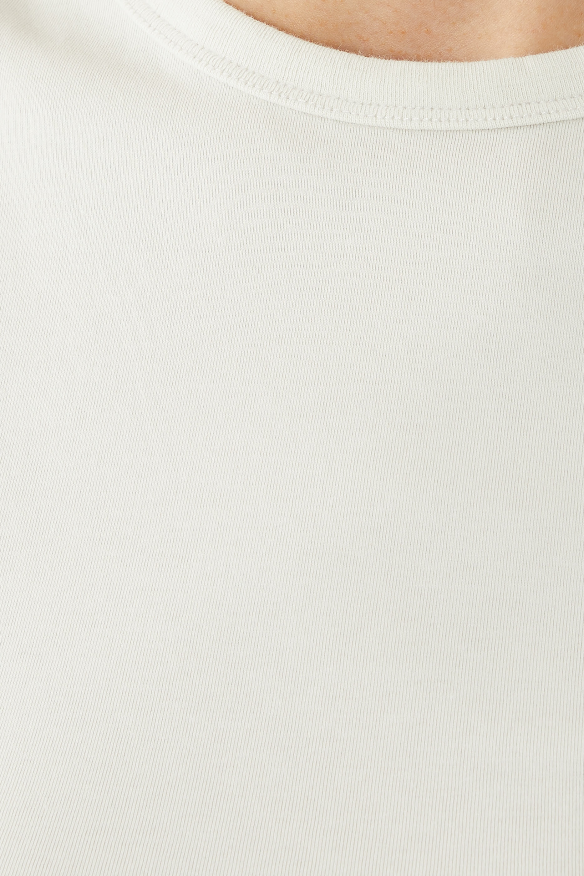 تيشيرت قصير