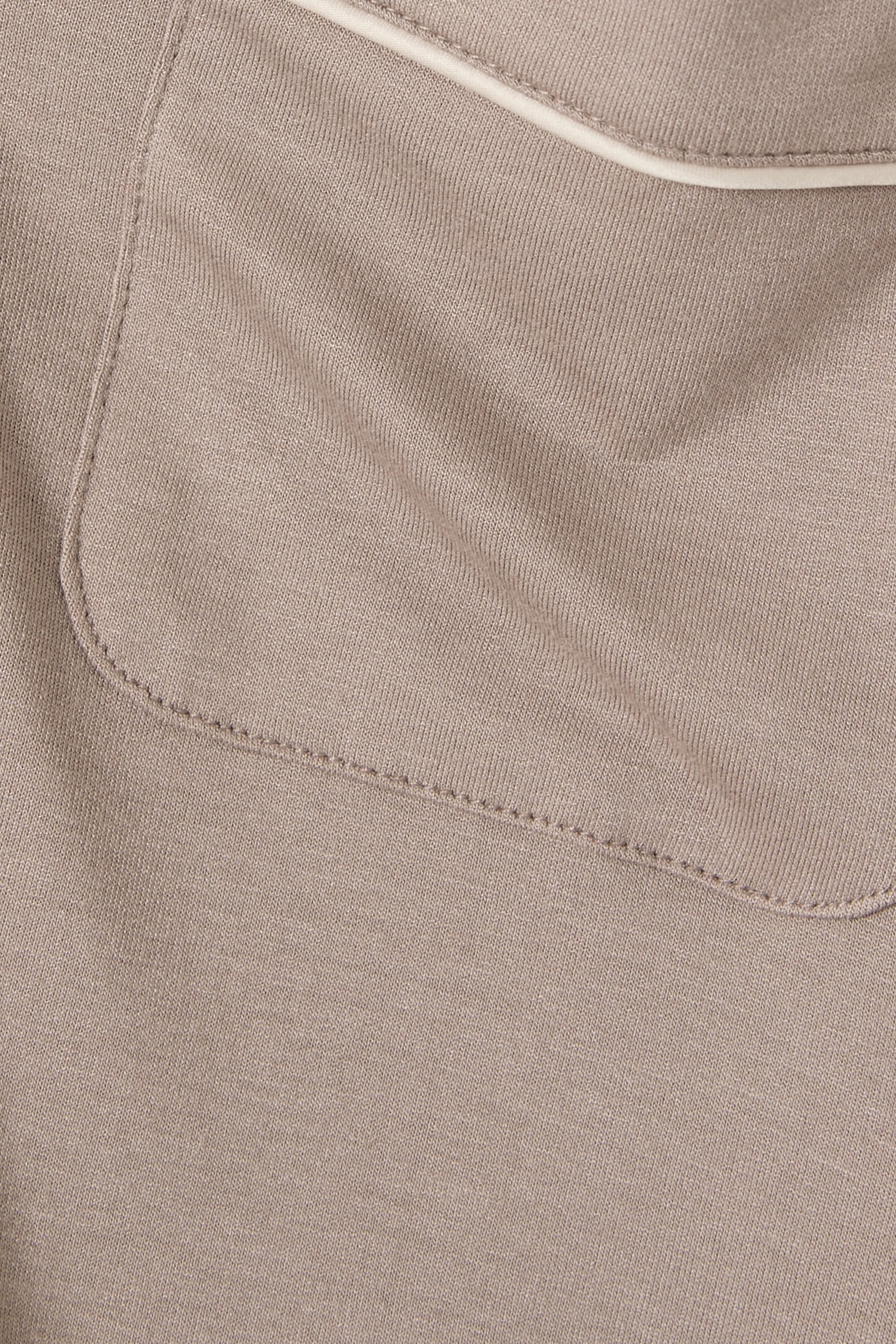 طقم بيجامة كلاسيكية بتفاصيل بارزة جيرسيه