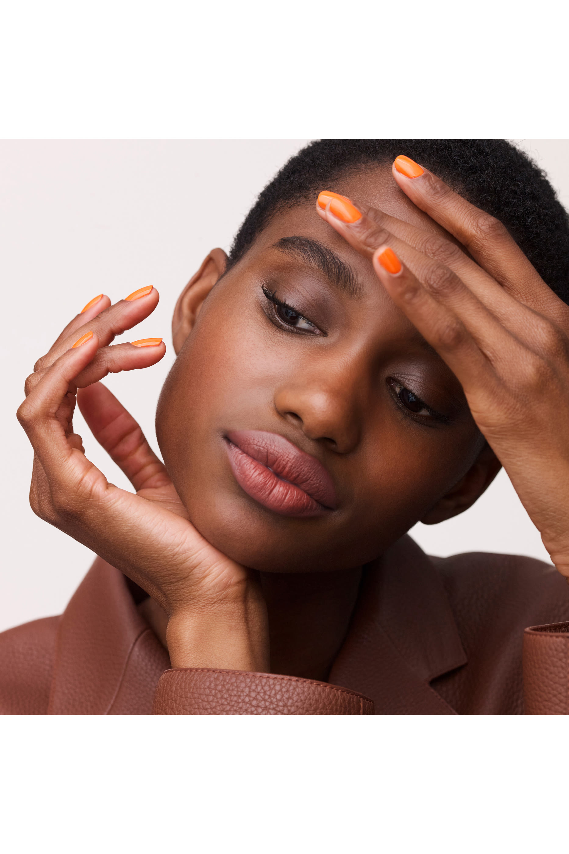 أيدي Herm&egrave;s, طلاء الأظافر,البنّي الرّمادي