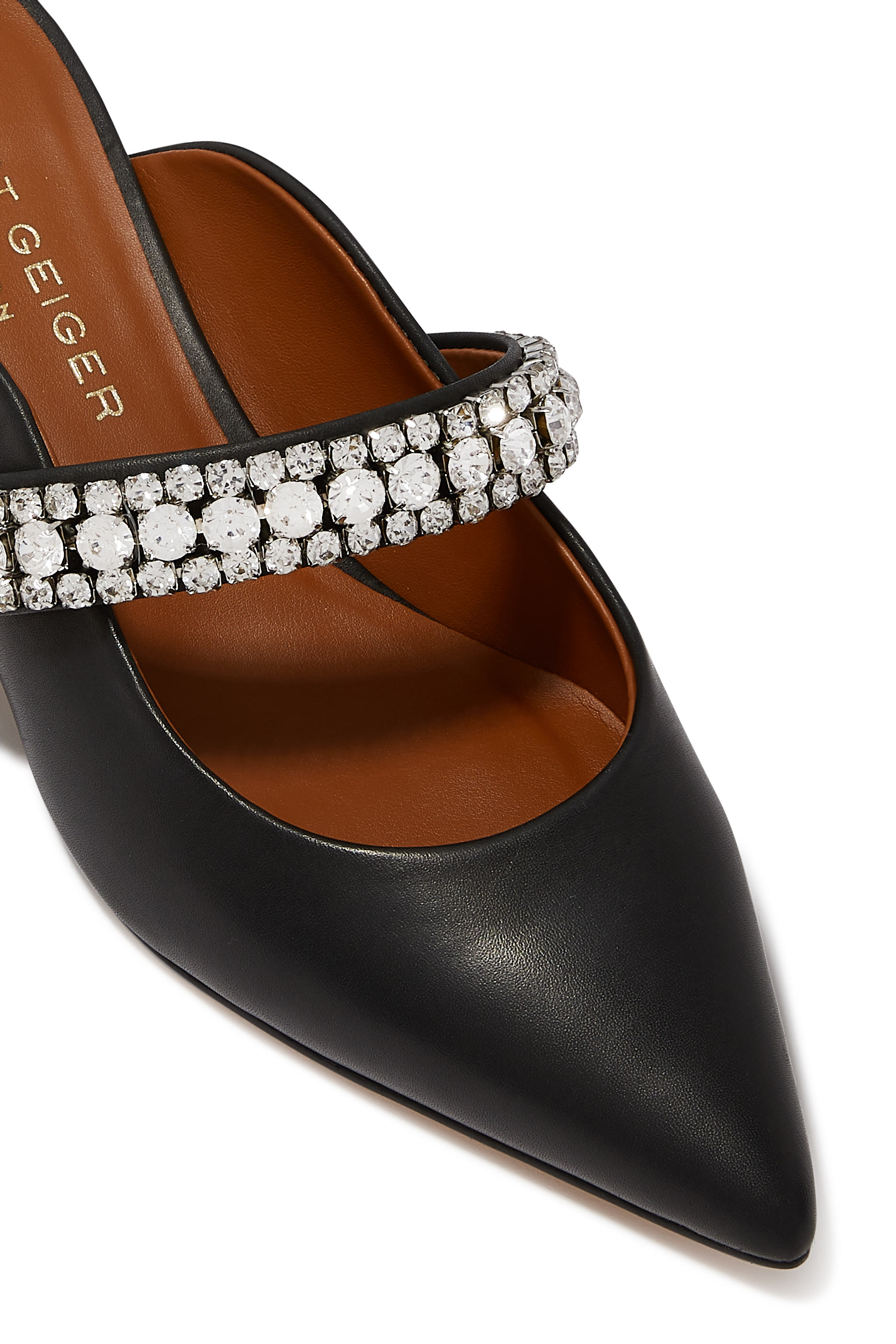 حذاء داتشيس مفتوح من الخلف بكعب قصير