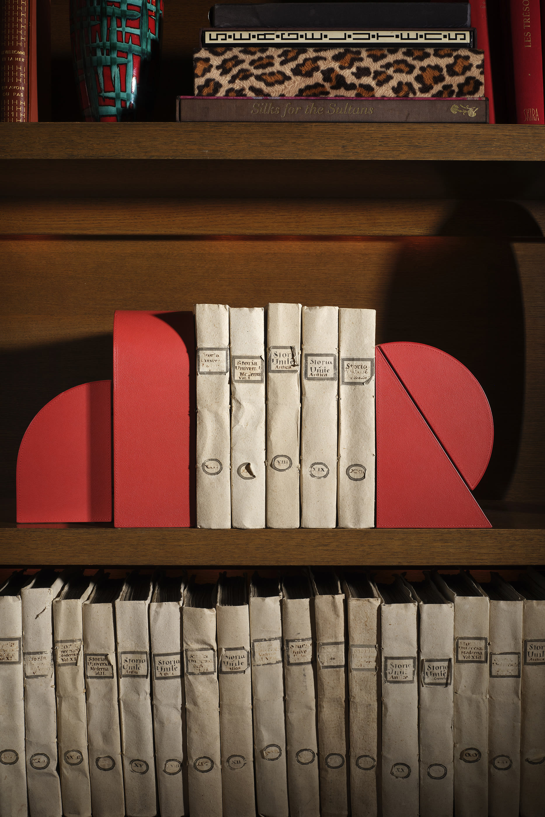 مُثبّت كتب كيوبست- يسار