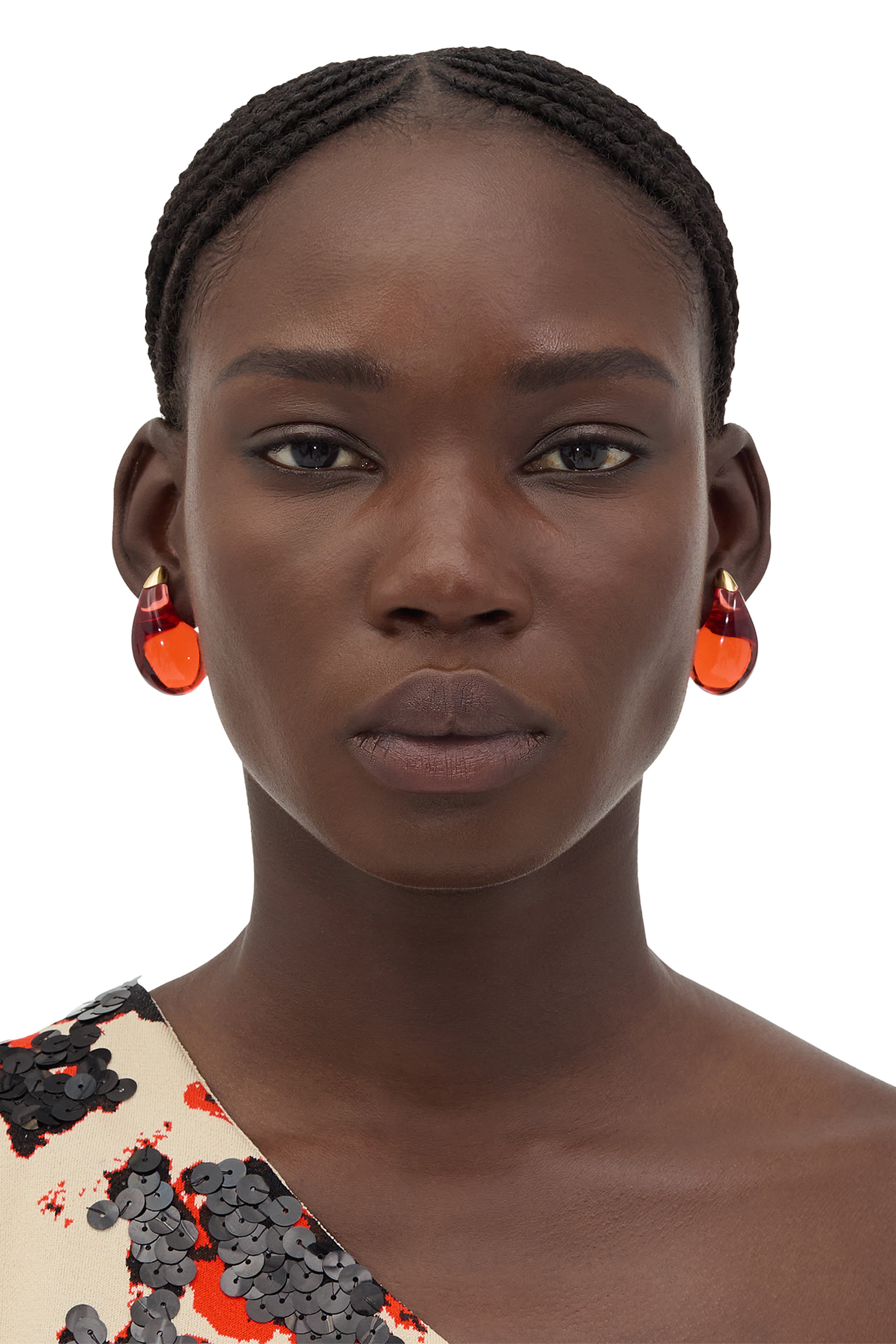 أقراط متدلية صغيرة