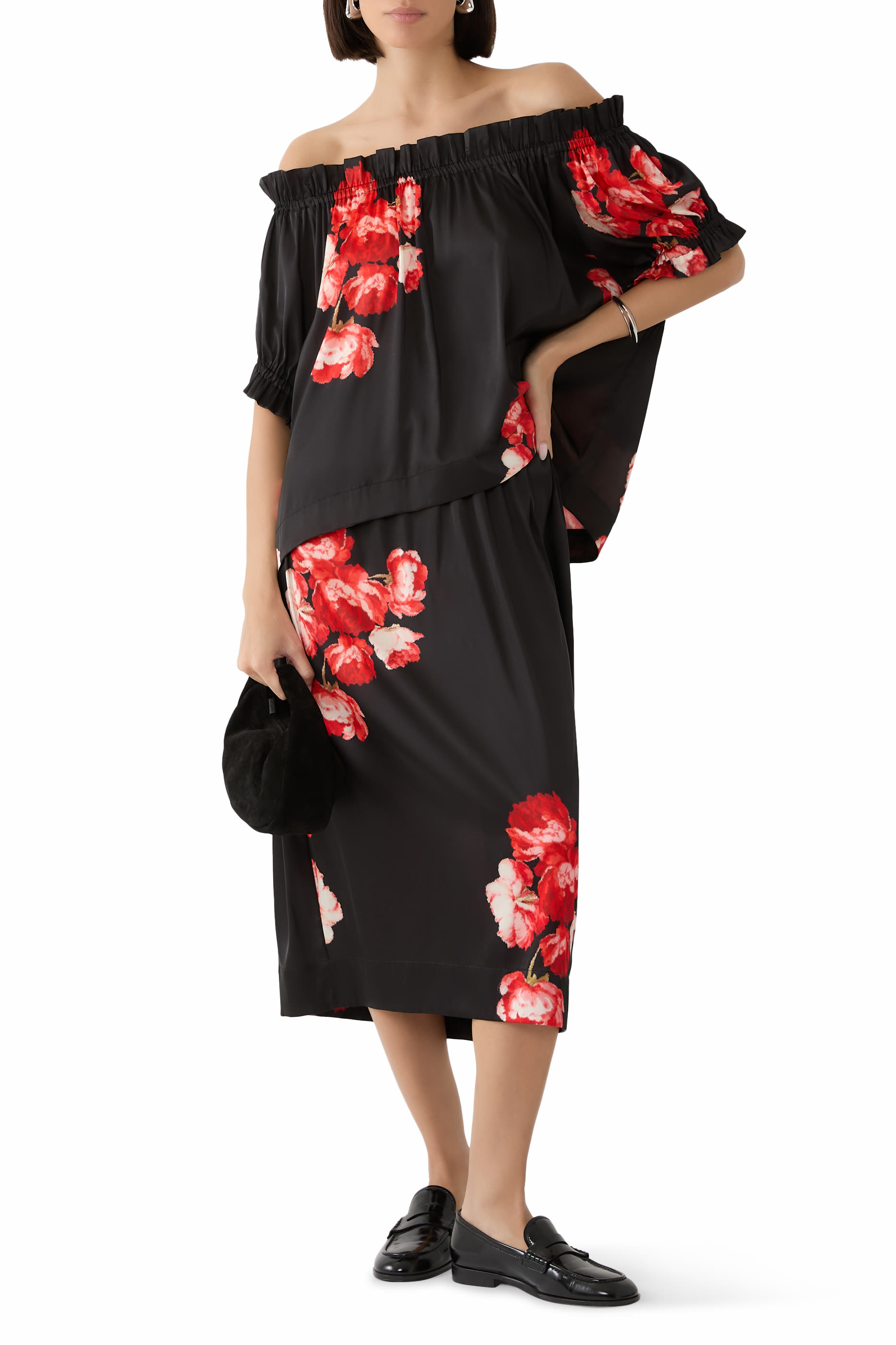 بلوزة بنقشة زهور توليب وكشكش