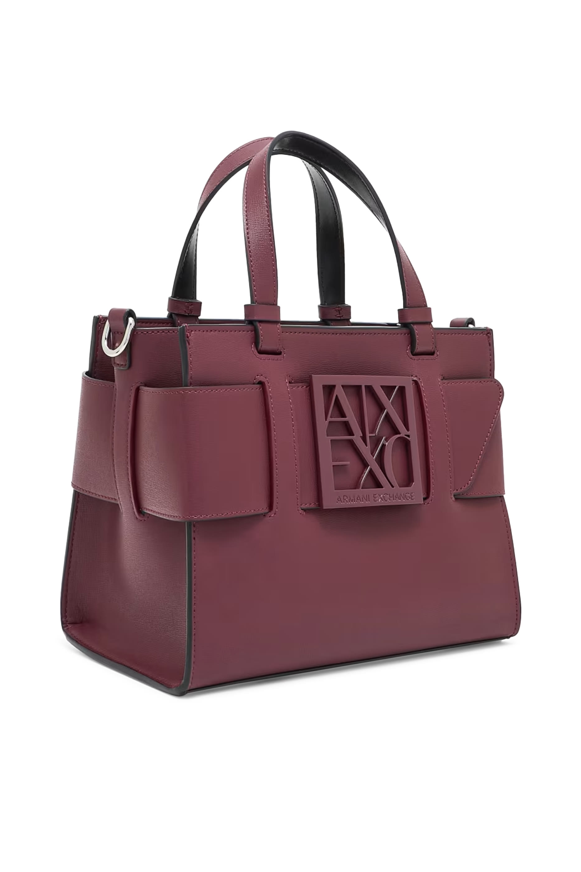 حقيبة يد مزينة بشعار الماركة