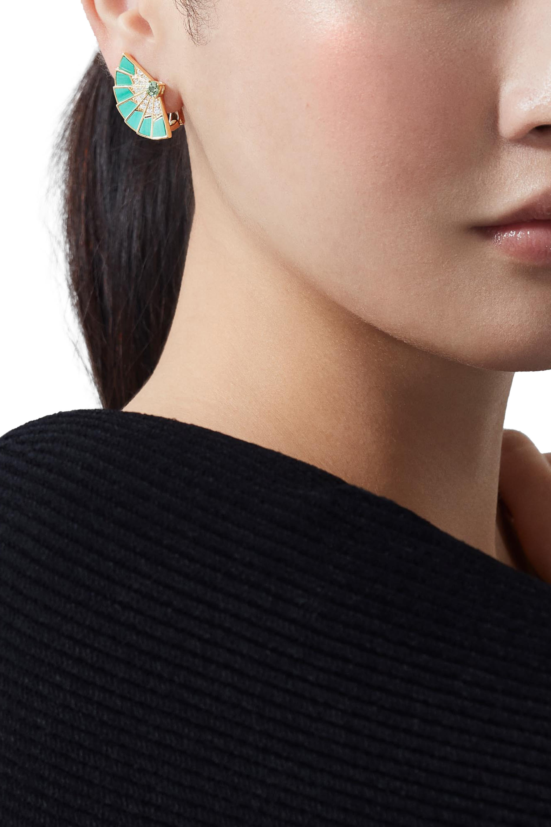 أقراط فانفير سيمفوني مرصعة بالتسافوريت وملاكيت وماس ذهب أصفر عيار 18