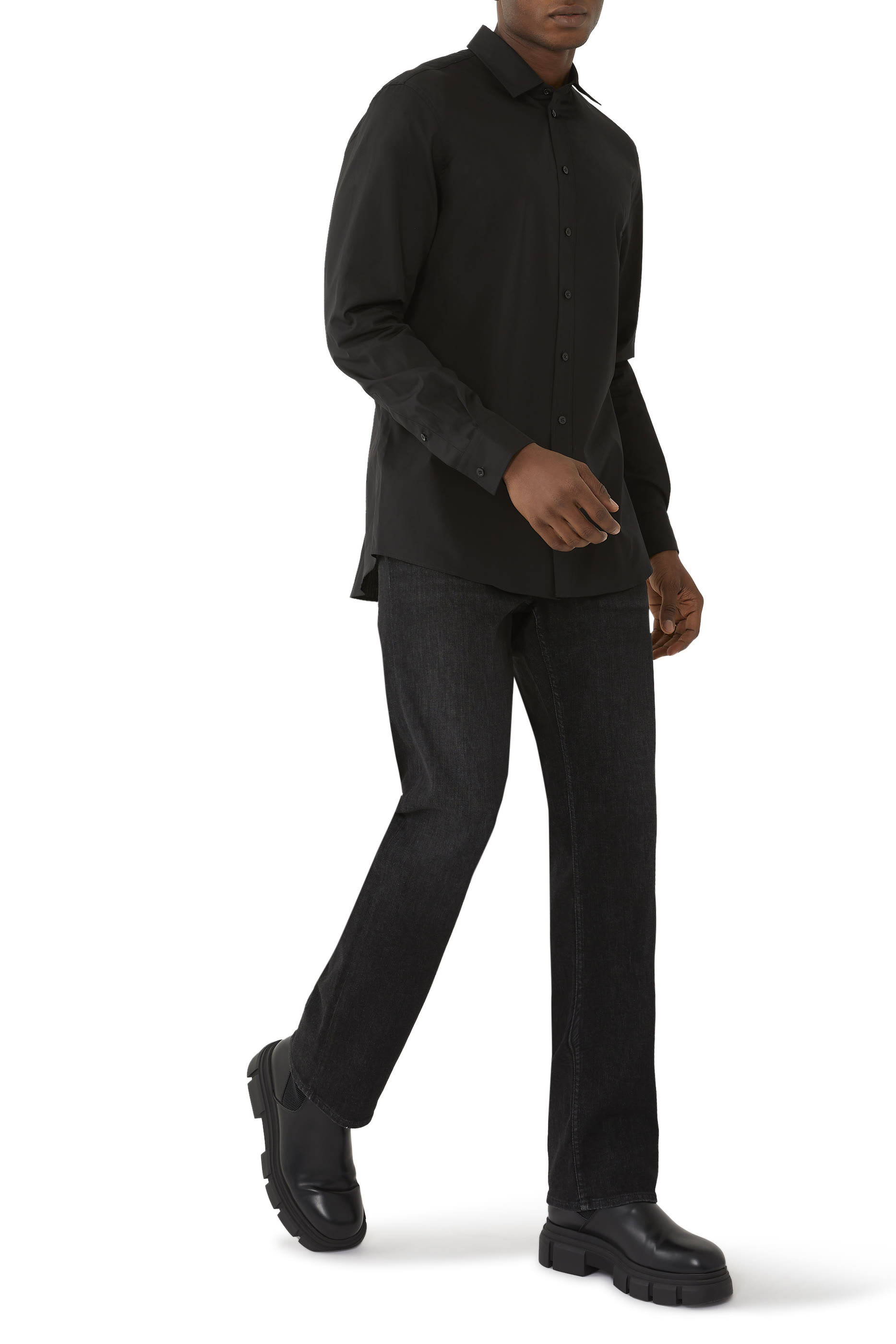 قميص بأكمام طويلة وتطريز