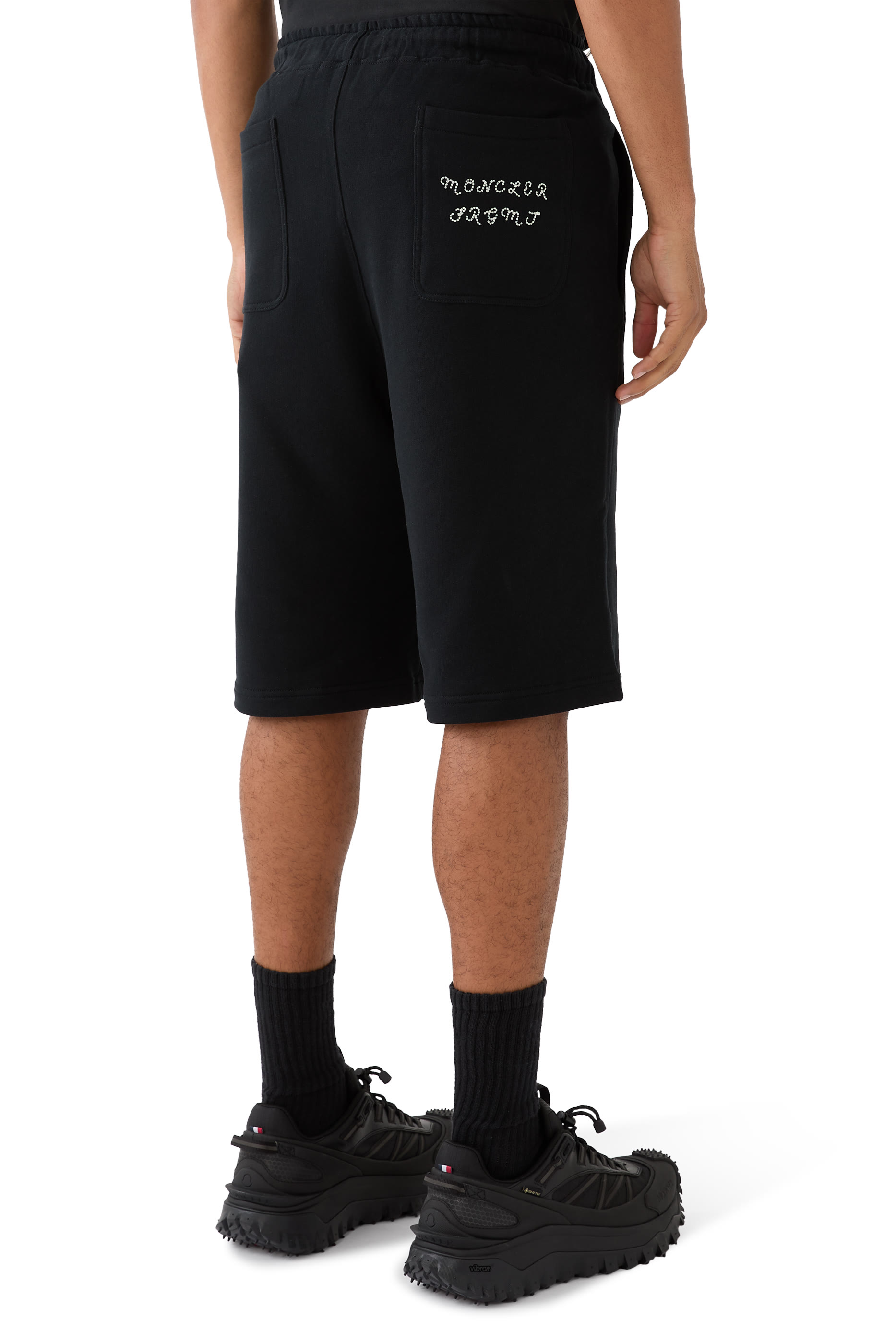 شورت بتطريز شعار الماركة قطن