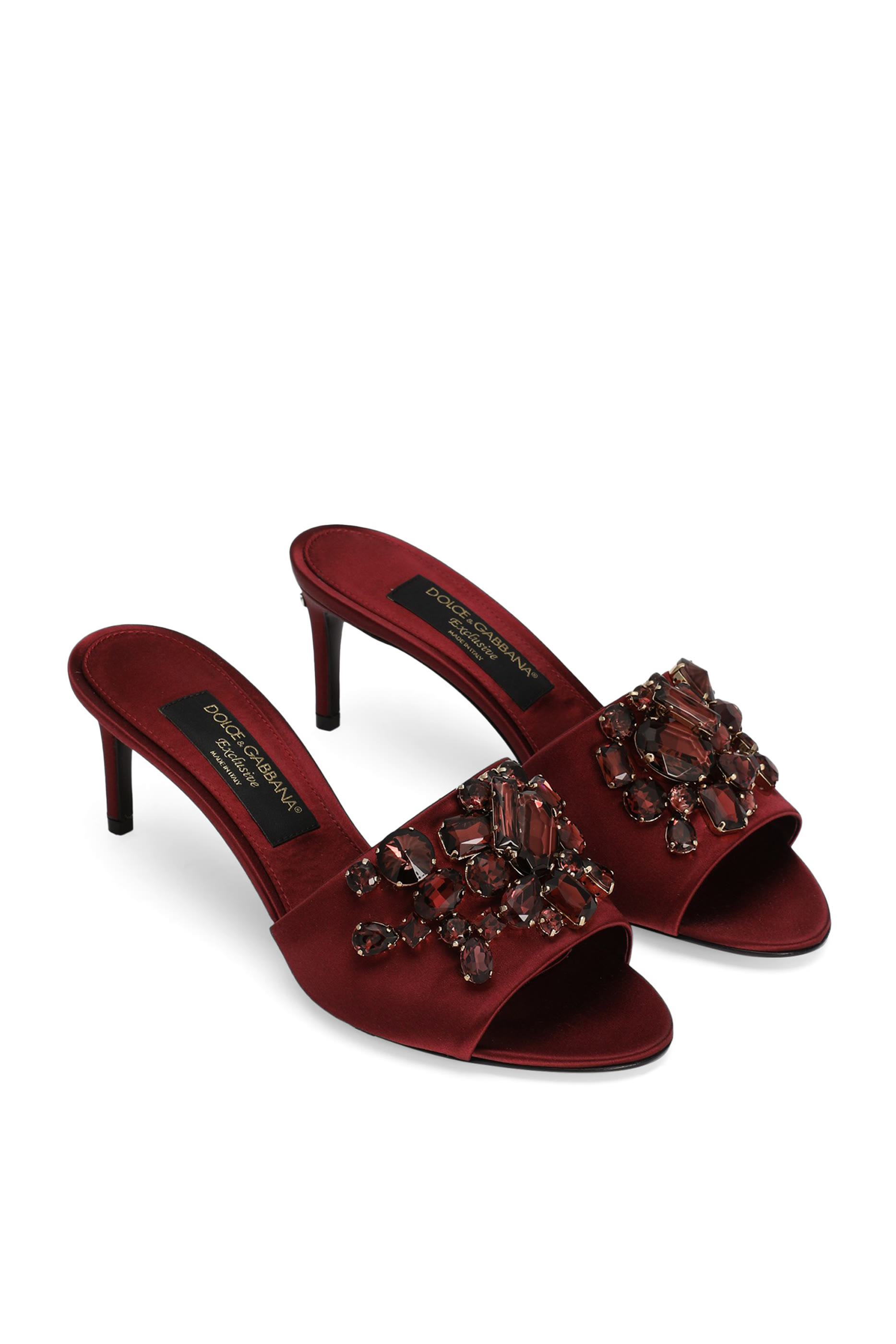 حذاء مفتوح من الخلف مزين بأحجار