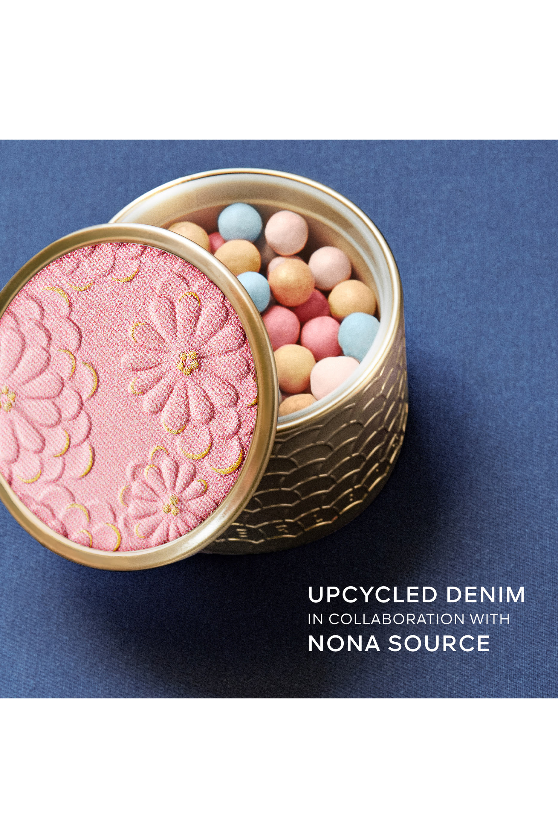 بودرة بلومينغ غلو ميتيوريتس مثبتة للمكياج بتصميم لآلئ