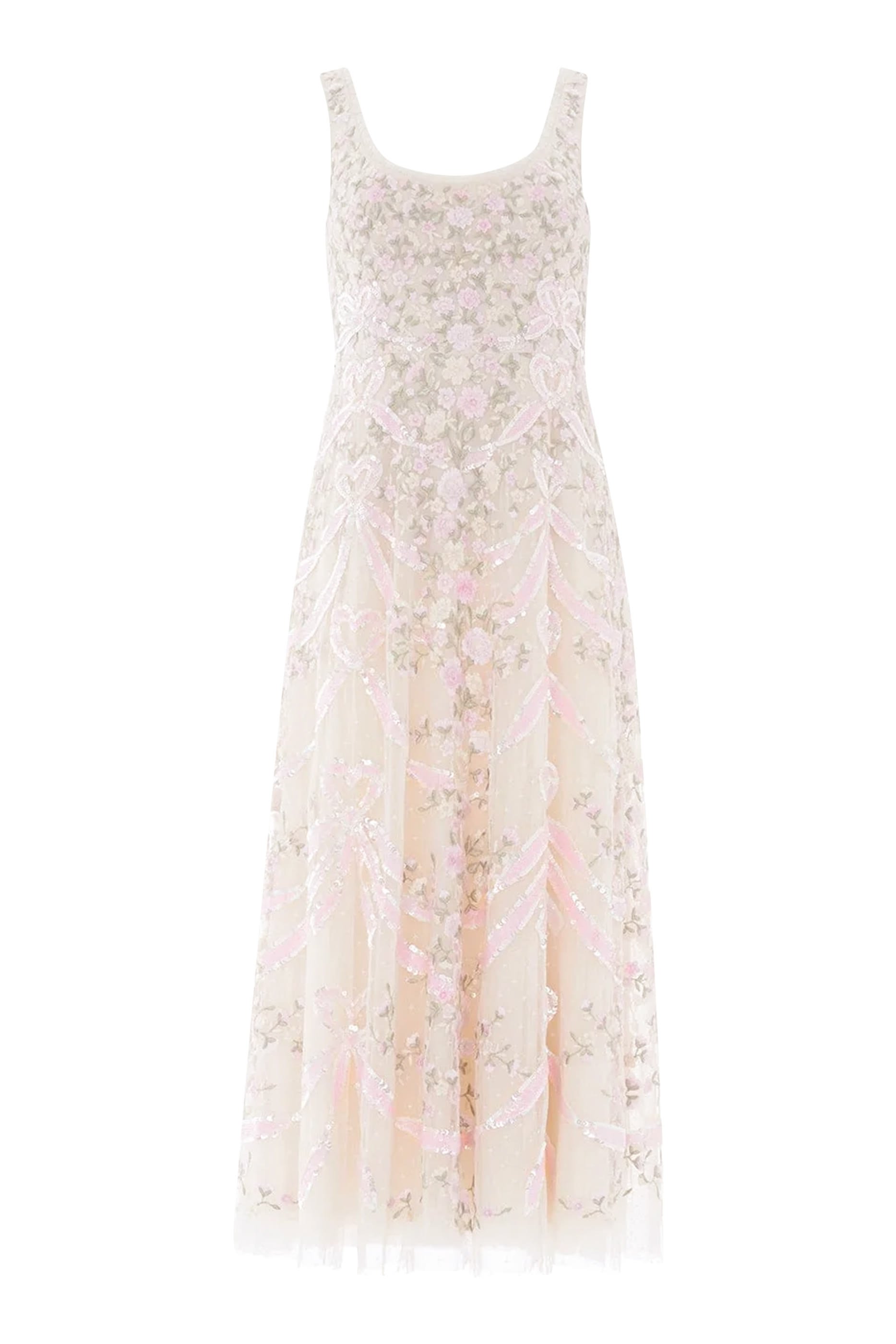 فستان بالرينا بياقة عميقة وتطريزات بتصميم أشرطة وقلب