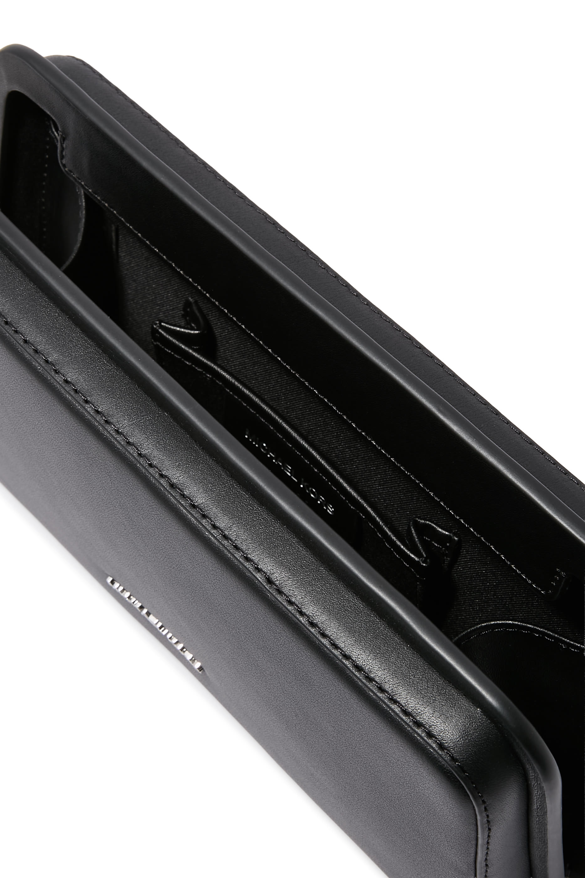 كلاتش بسلسلة وشعار الماركة