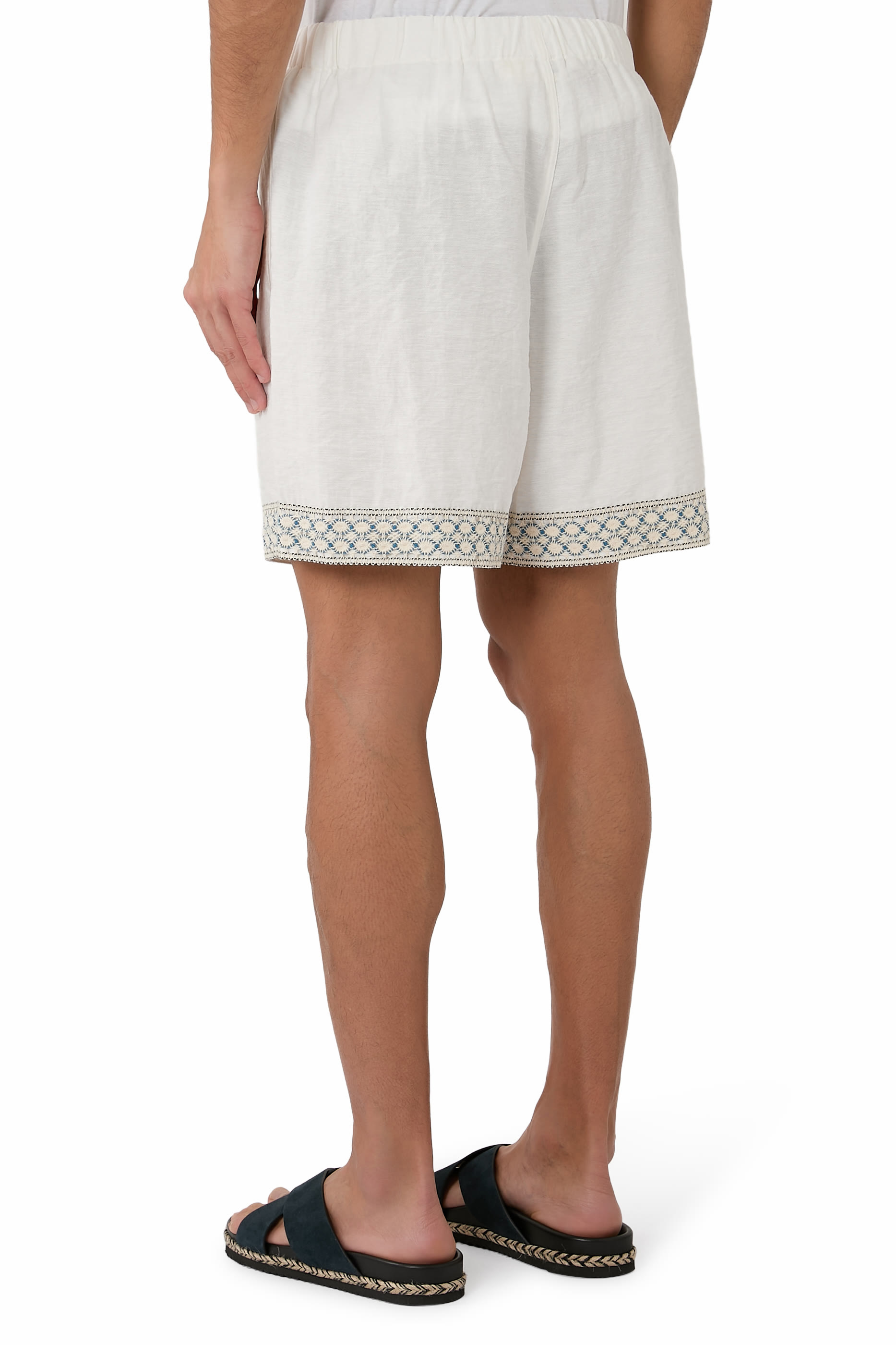 شورت ريزورت بحافة كروشيه