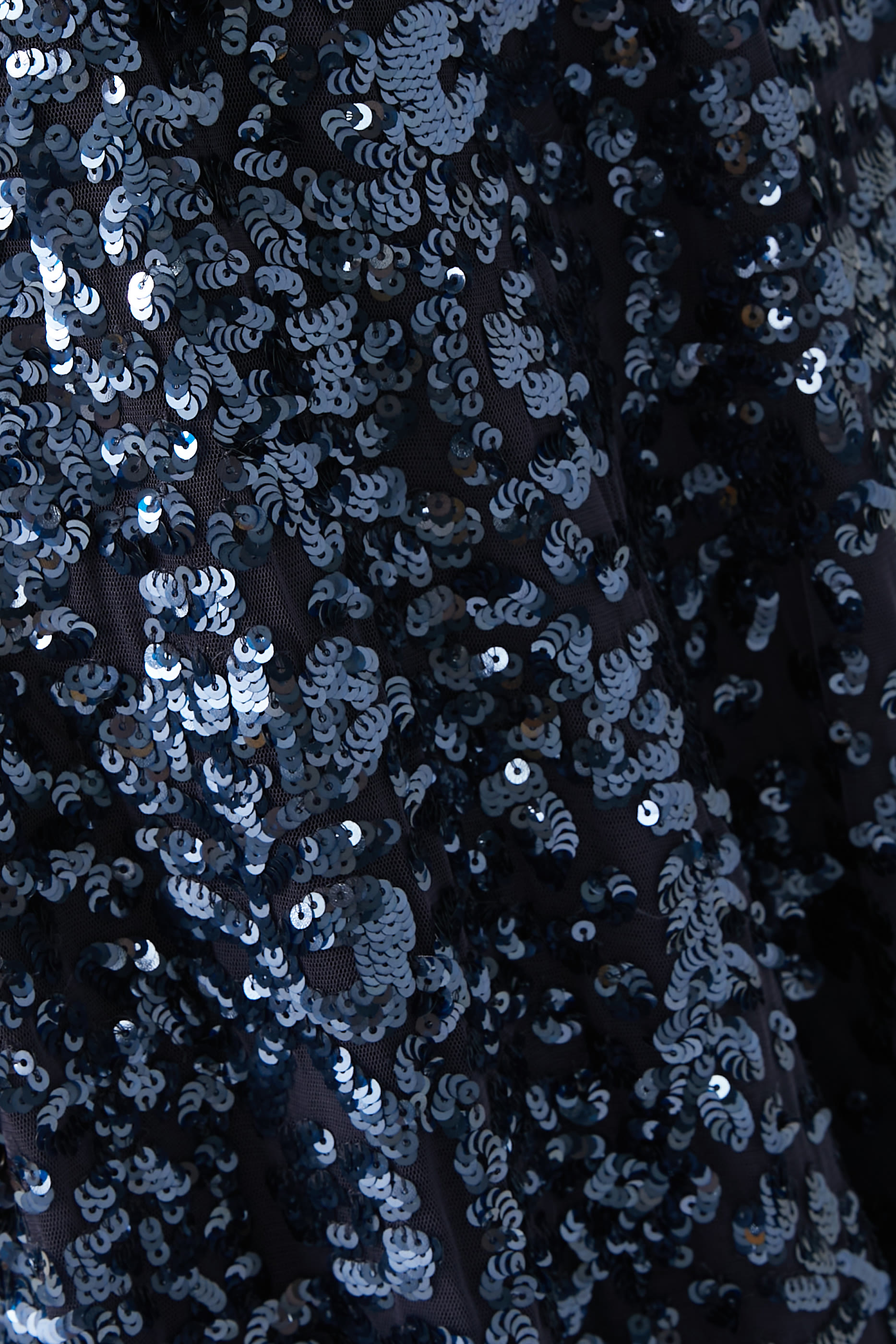 فستان سهرة فيكتورين بأكمام طويلة ونقشة إكليل الغار