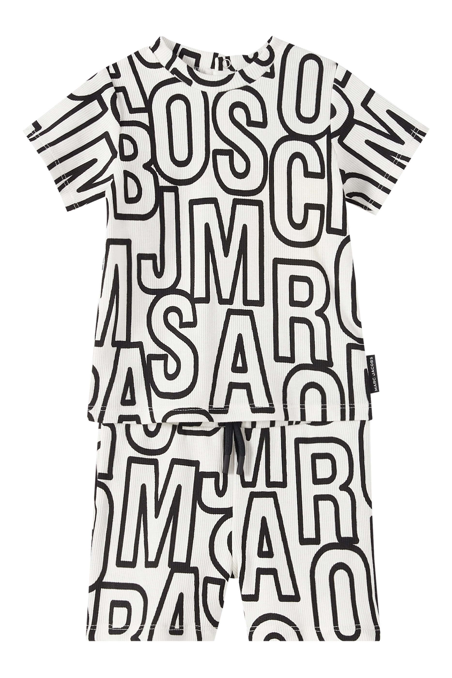 طقم تيشيرت وشورت بطبعة شعار الماركة للأطفال