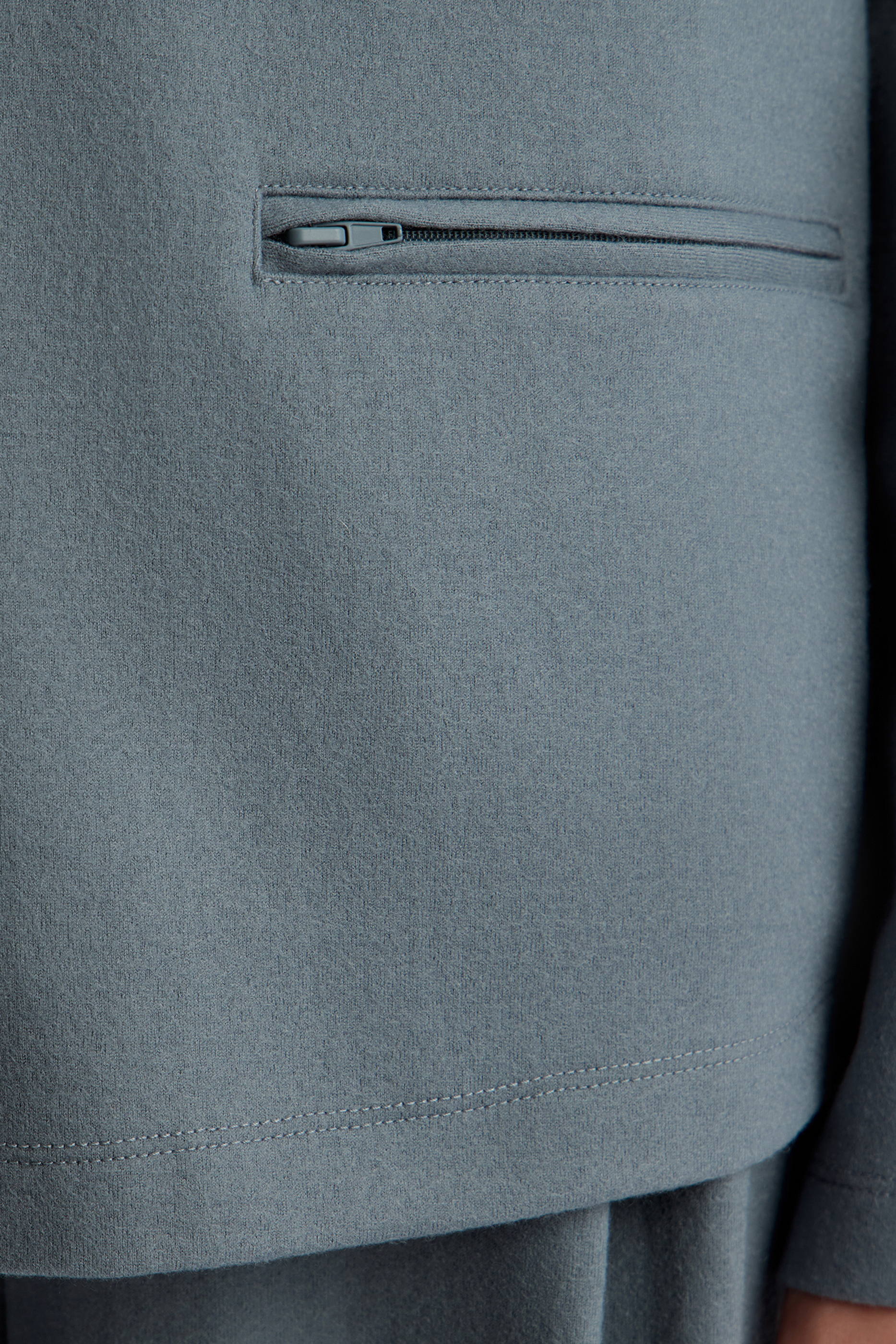 سويت شيرت صوف ونايلون