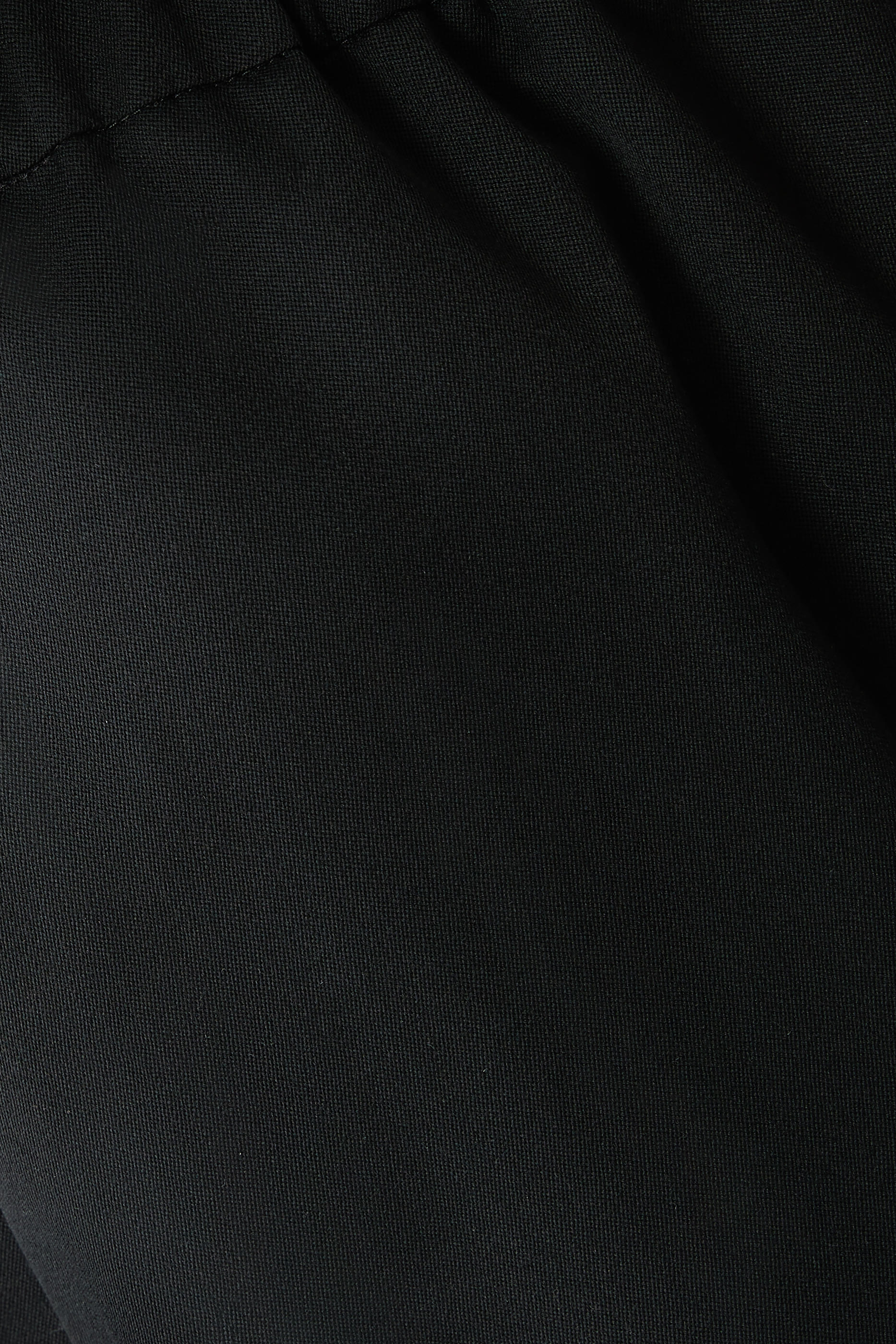 شورت بقصة ساق واسعة طويلة وزهرة أقحوان من لؤلؤ