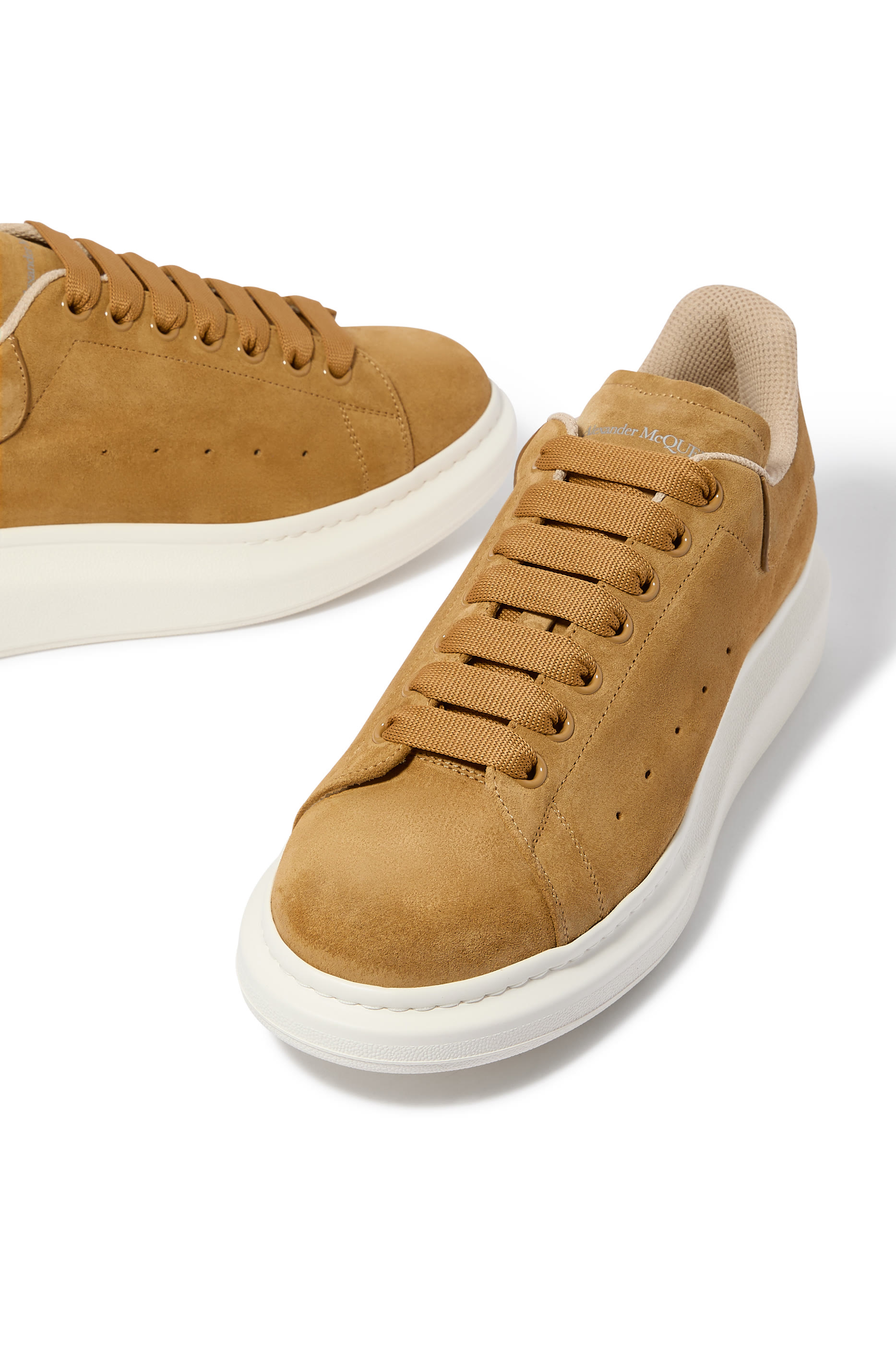 سنيكرز بنعل سميك