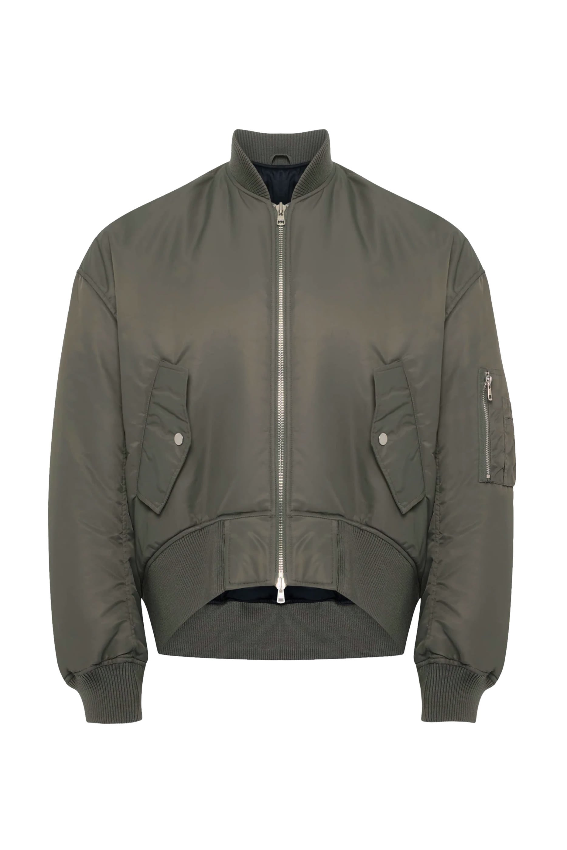 جاكيت بومبر بقصة فضفاضة وحافة مقوسة