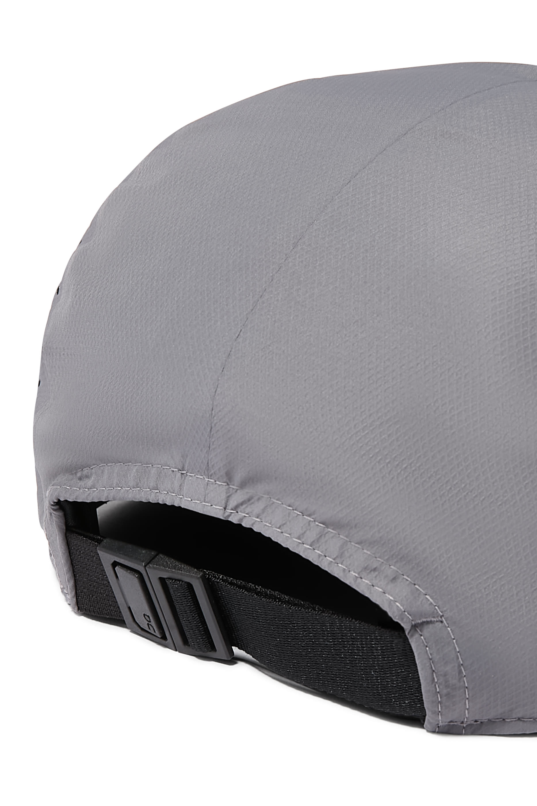 كاب خفيف الوزن بشعار الماركة