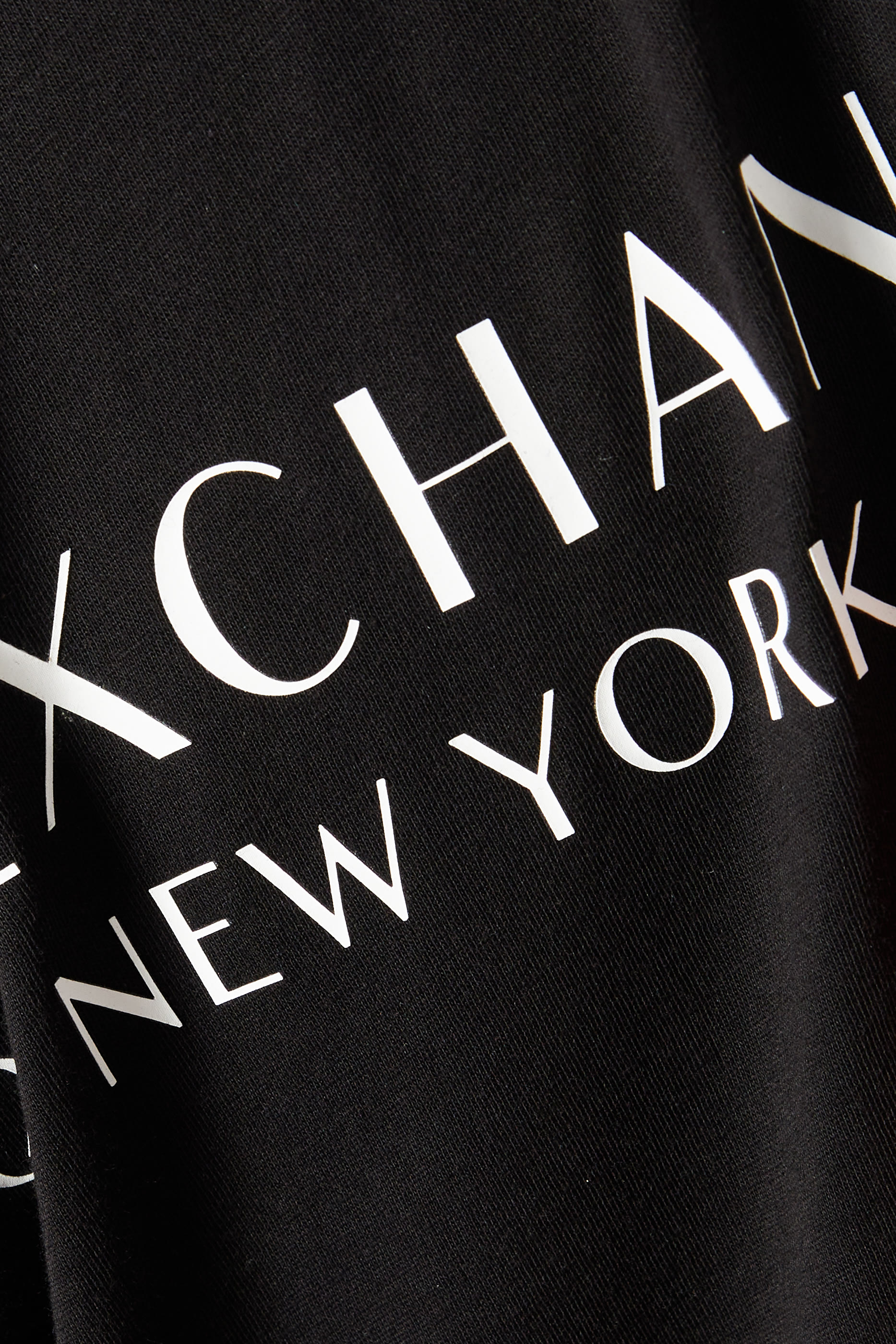 تيشيرت بشعار الماركة كلاسيكي