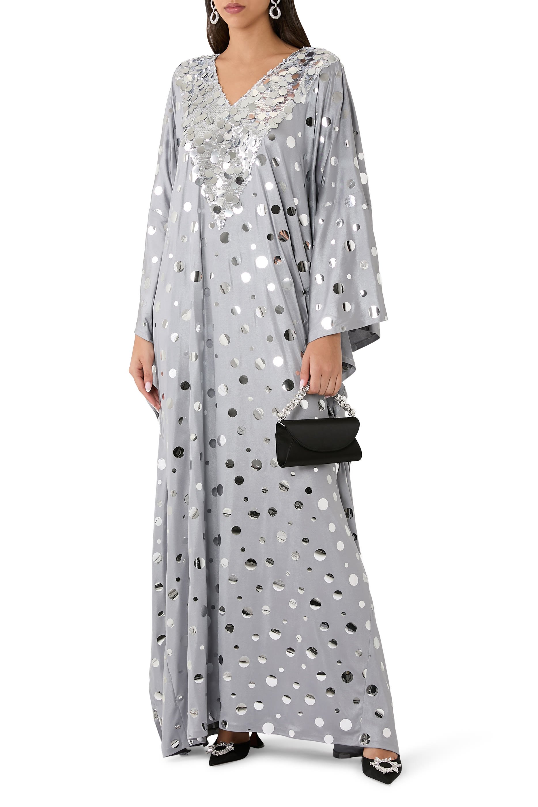 قفطان مطرز بنقشة نقاط بولكا