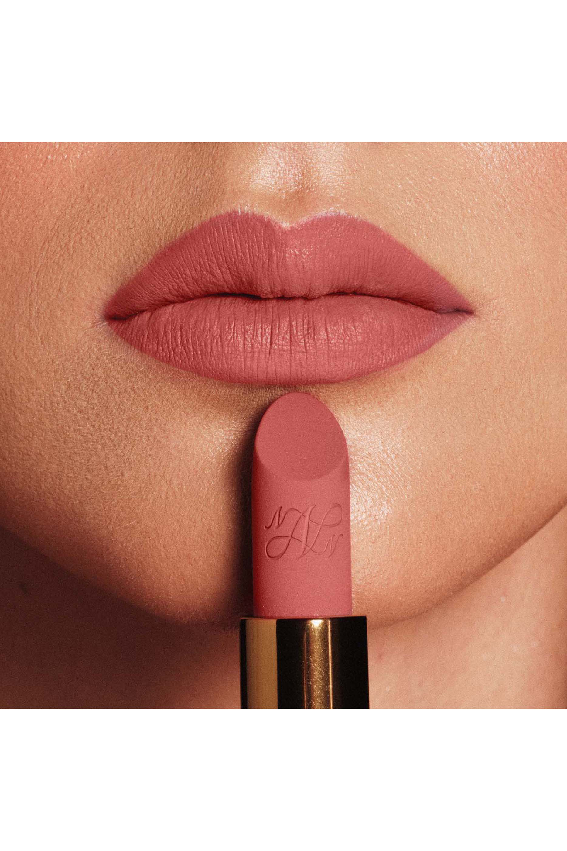 أحمر شفاه فيلفيت كوتور غير لامع