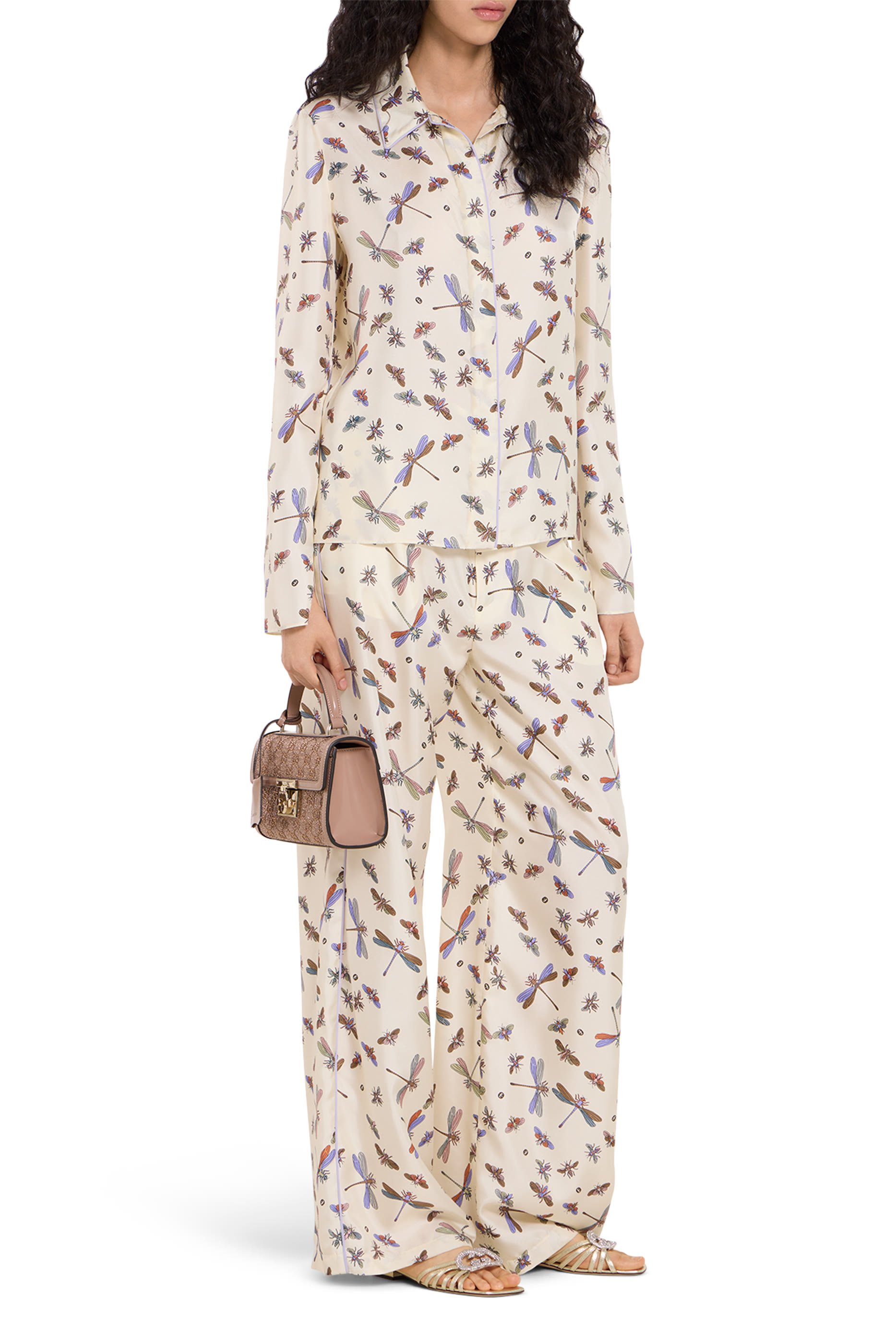 حقيبة صغيرة بيد علوية وقفل