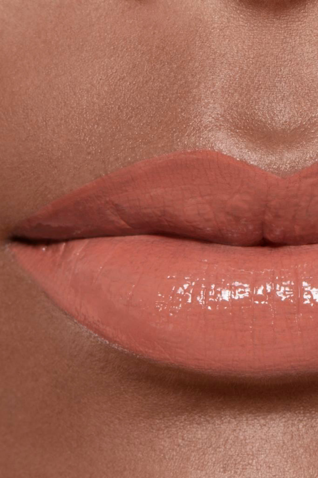 أحمر شفاه سائل بلمعان وثبات فائق ROUGE ALLURE LAQUE