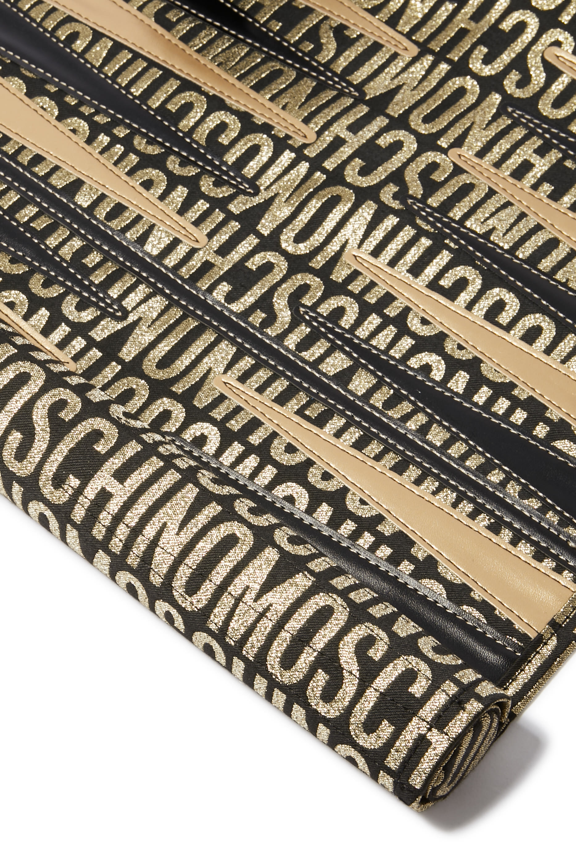 طقم لعبة طاولة بحجم مناسب للسفر