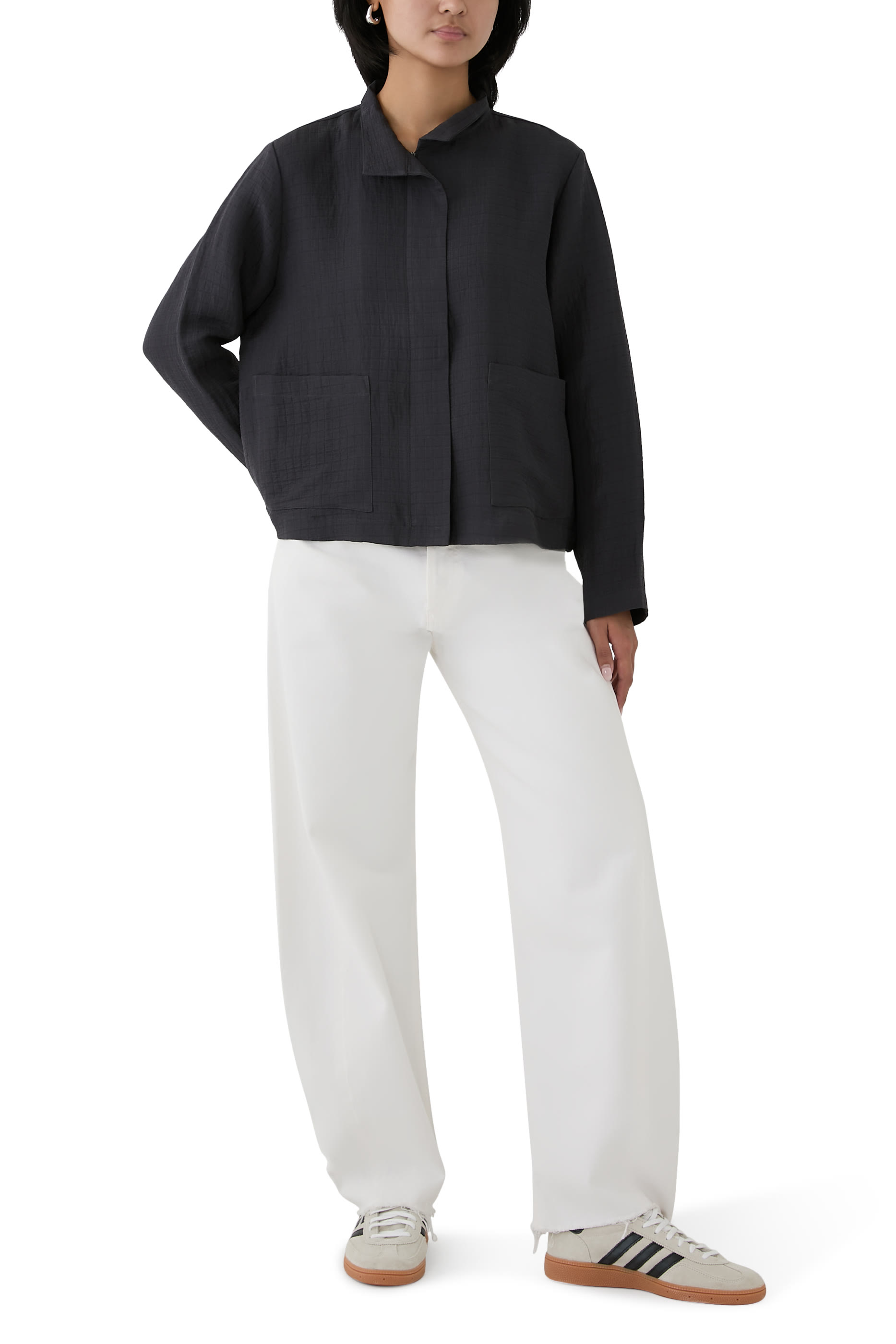 جاكيت بياقة عالية وطية حرير وكتان