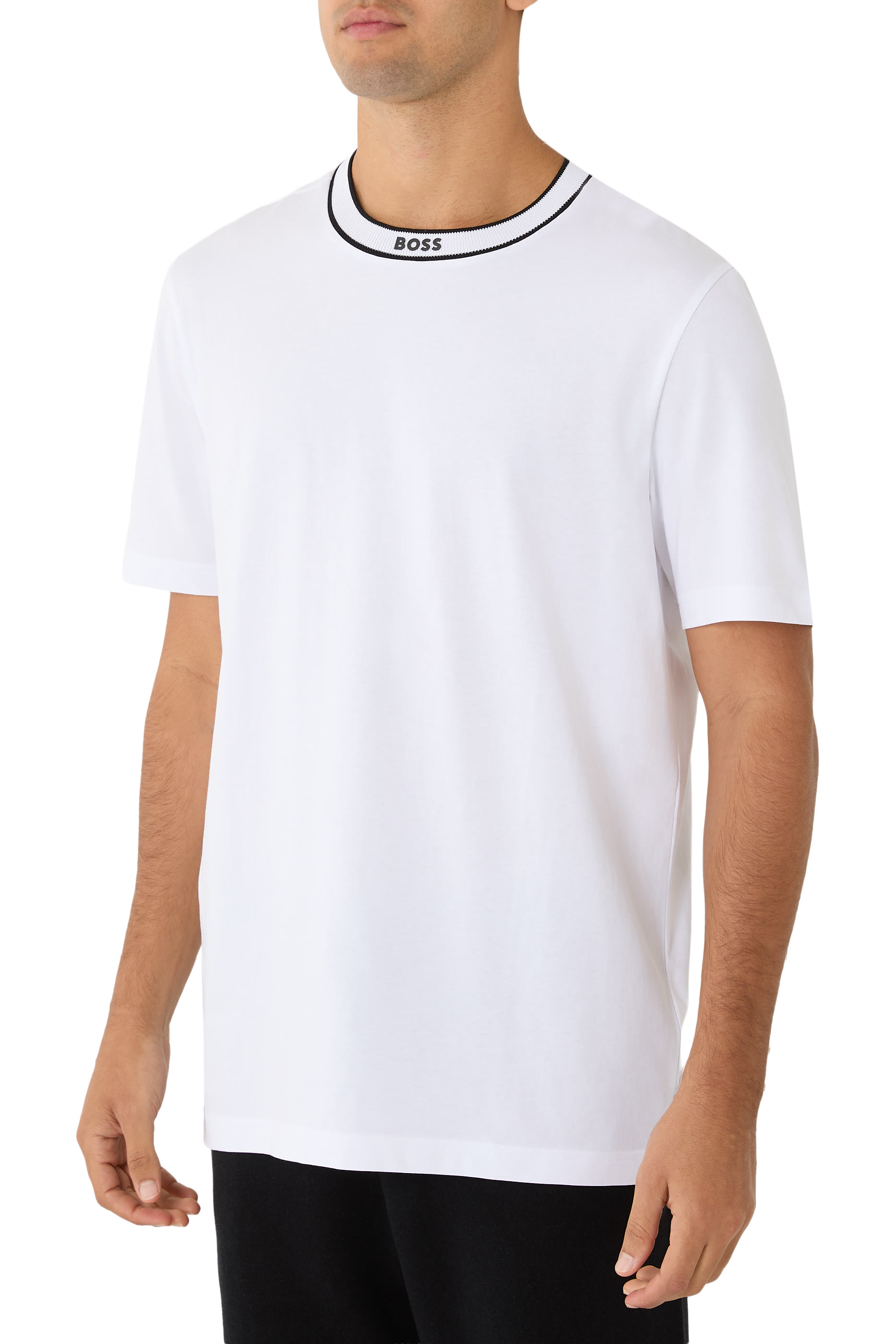 تيشيرت بياقة مخططة بشعار الماركة