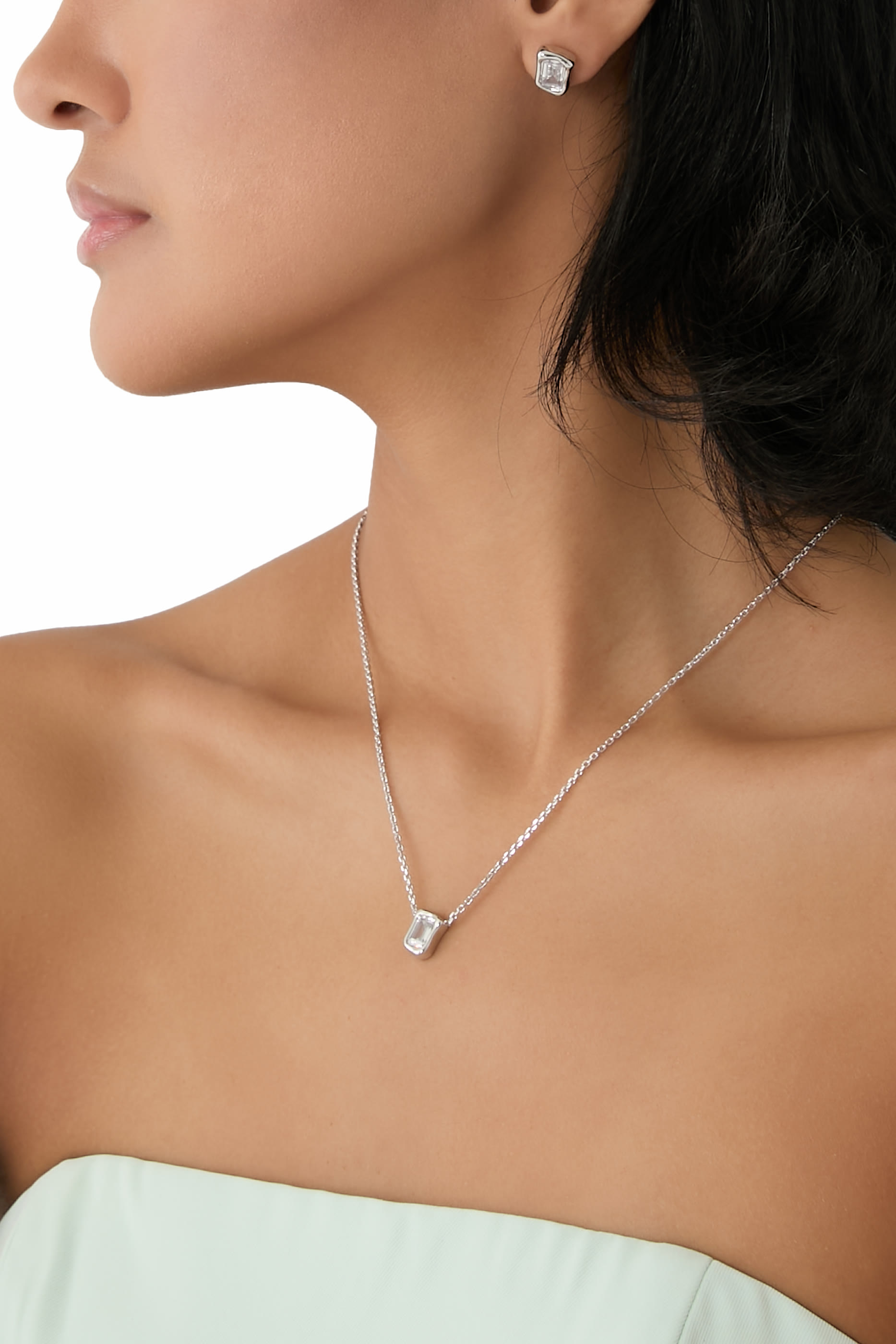 أقراط مولتن مرصعة بحجر زجاجي