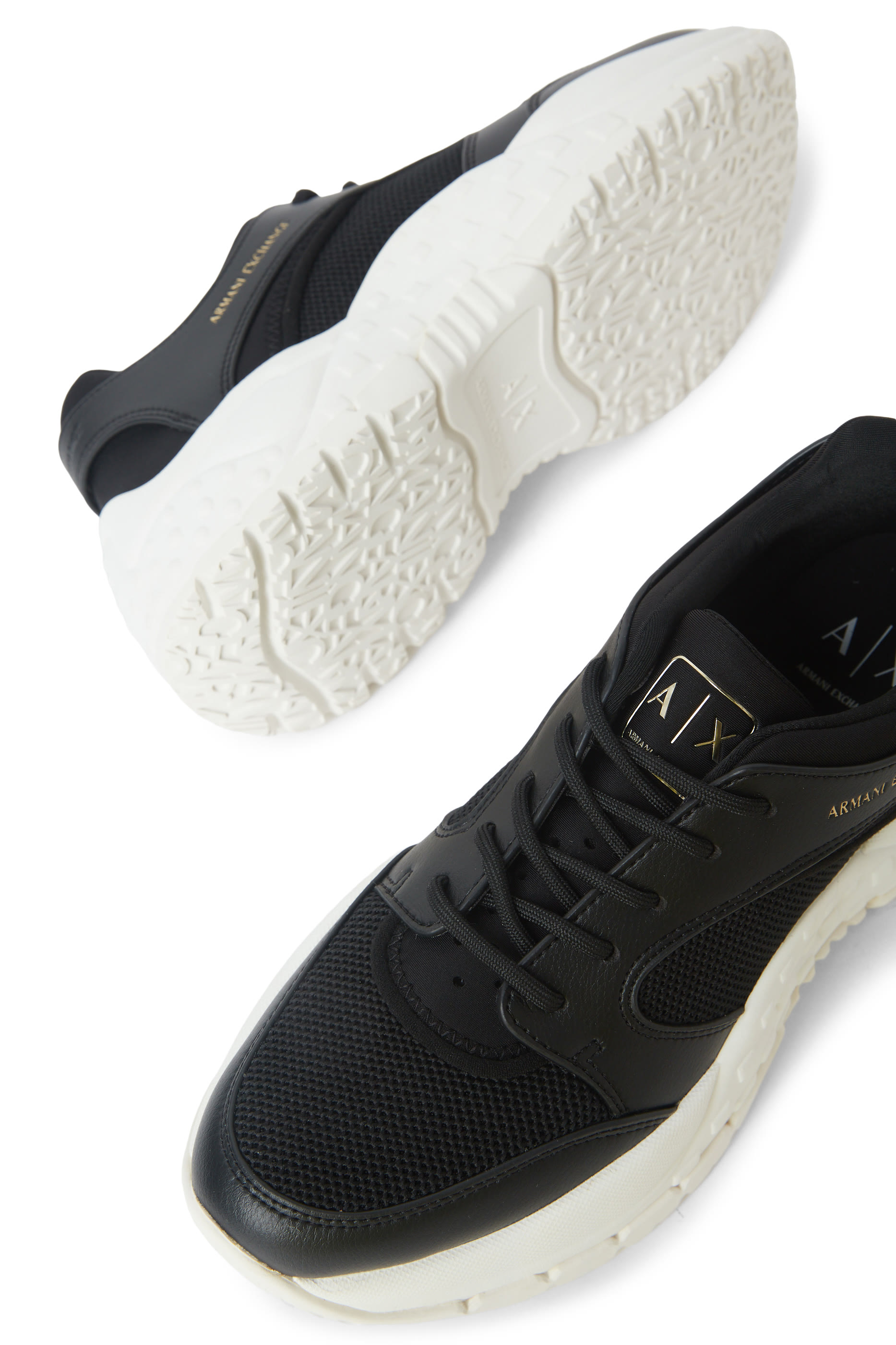 سنيكرز بشعار الماركة قماش معالج