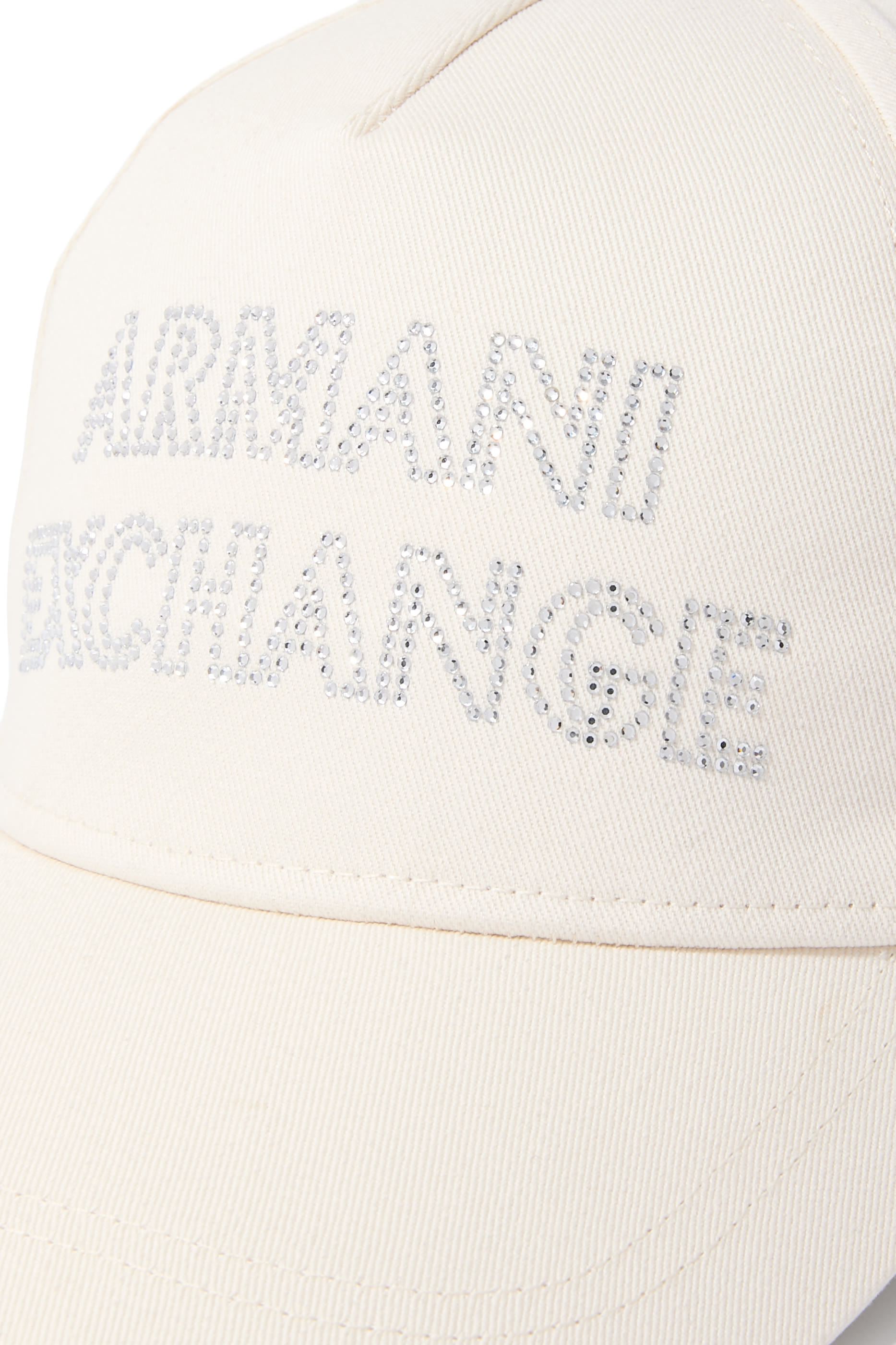 كاب مزين بشعار الماركة