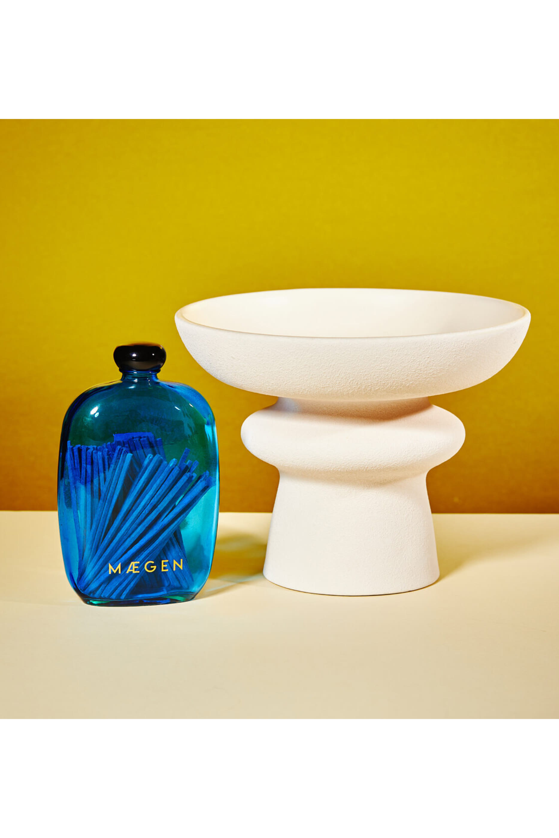 وعاء أعواد ثقاب بتصميم كروي