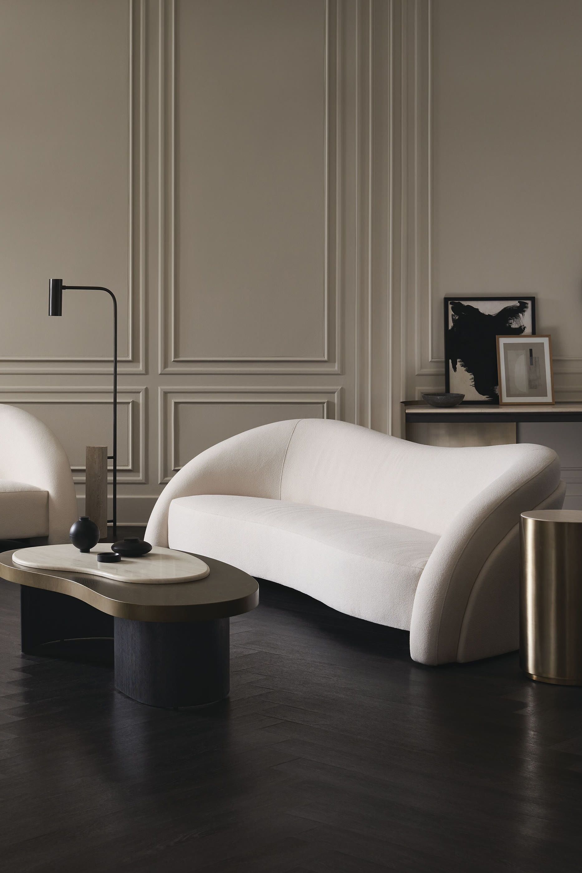 طاولة كونتراست للمشروبات الفاخرة