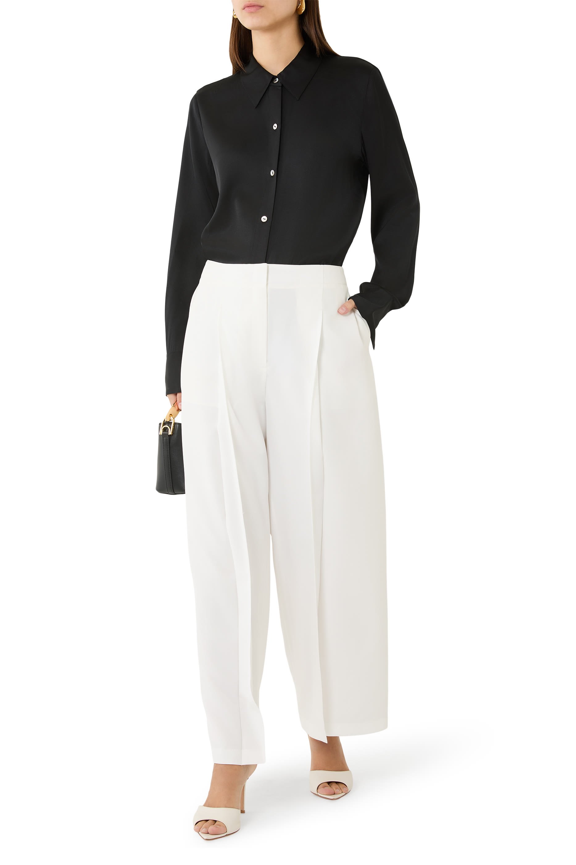 قميص كلاسيكي بقصة ضيقة