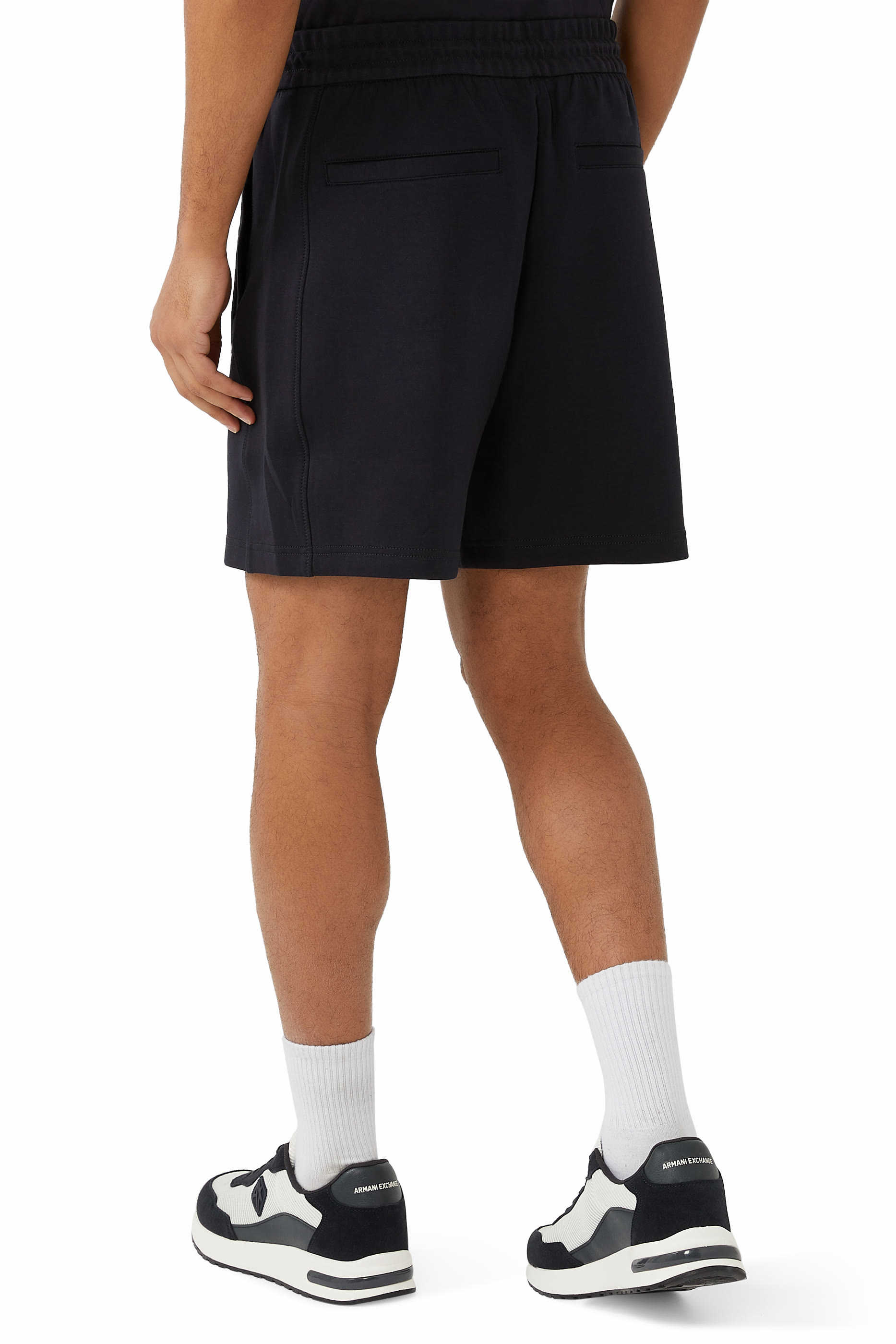 شورت بشعار الماركة