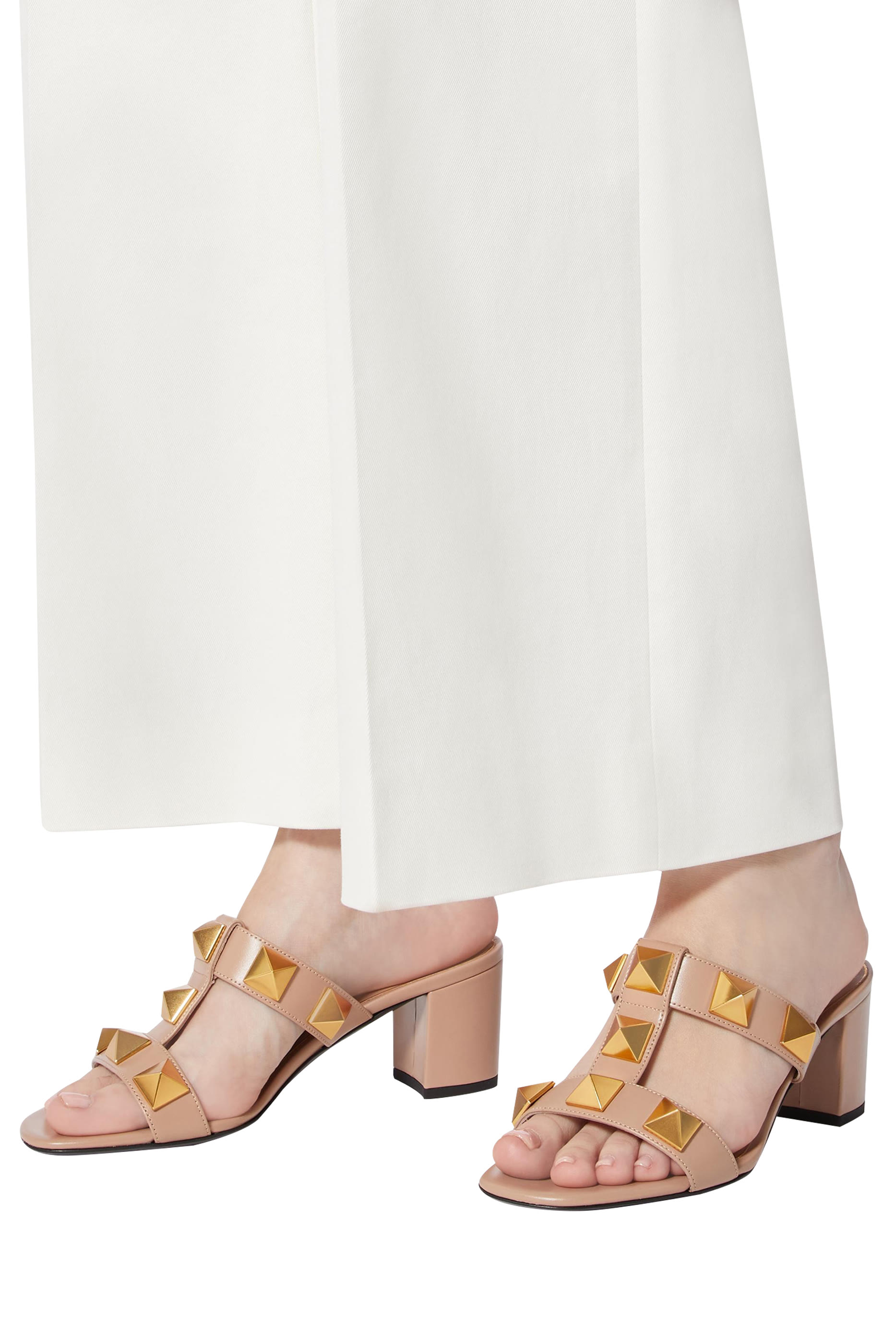 صندل فالنتينو جارافاني رومان جلد بحلي هرمية بكعب 60 مم