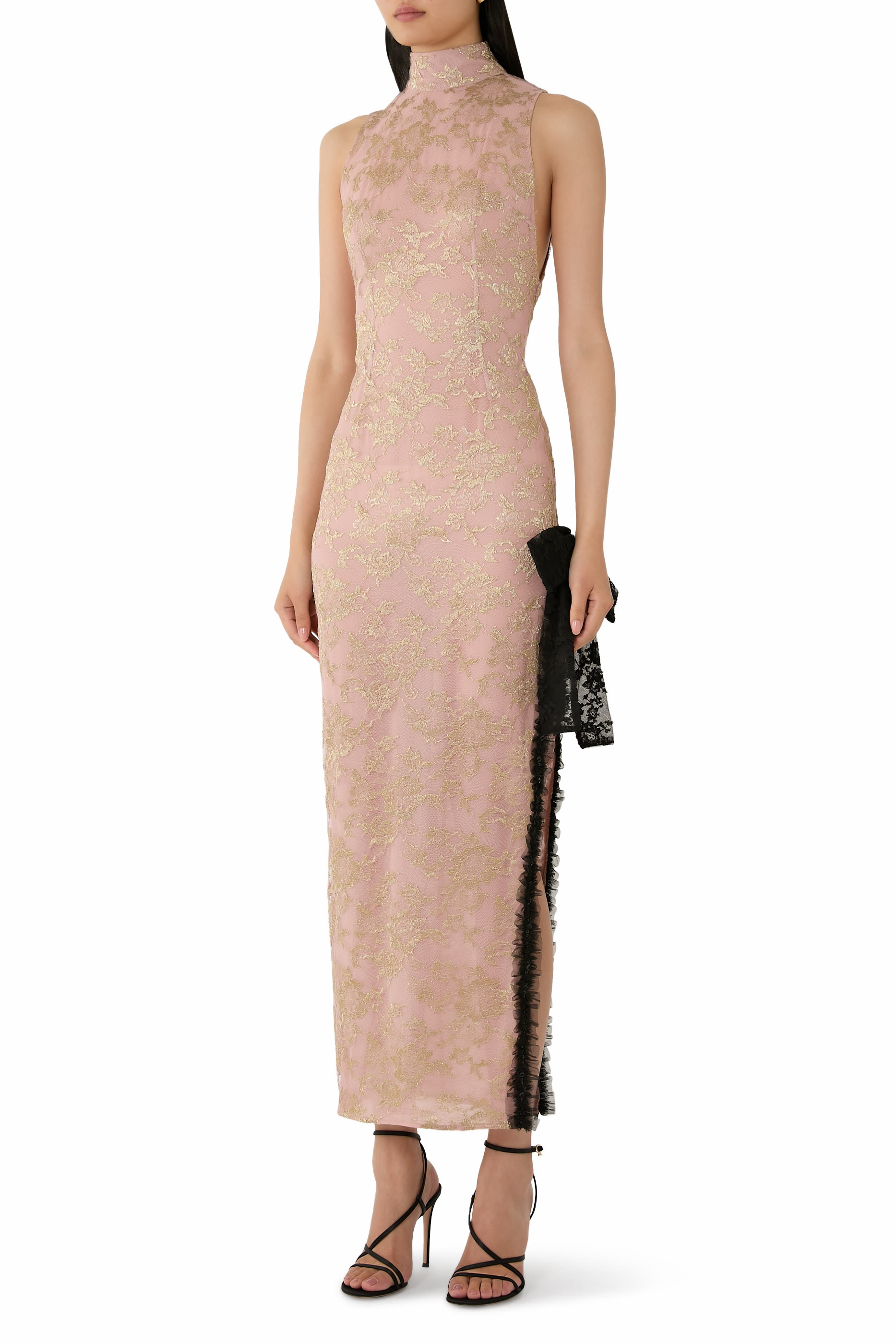 فستان بياقة عالية دانتيل