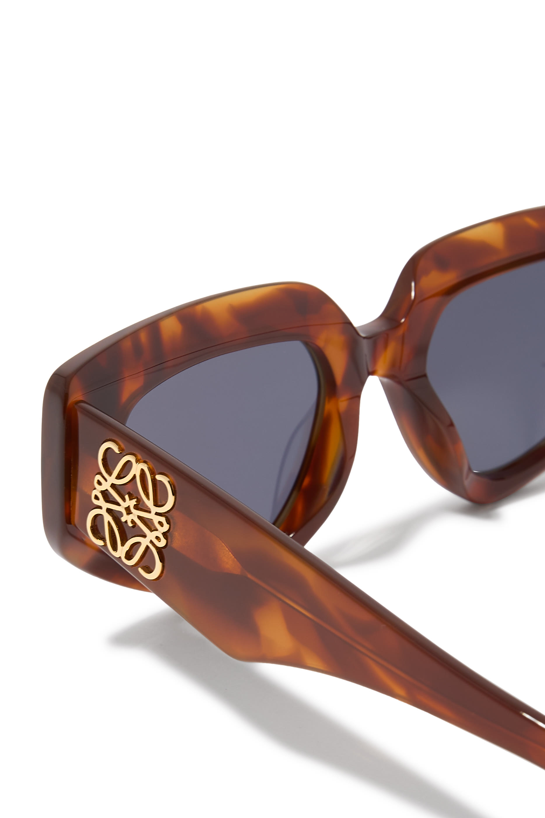 نظارة شمسية بتصميم عين القطة