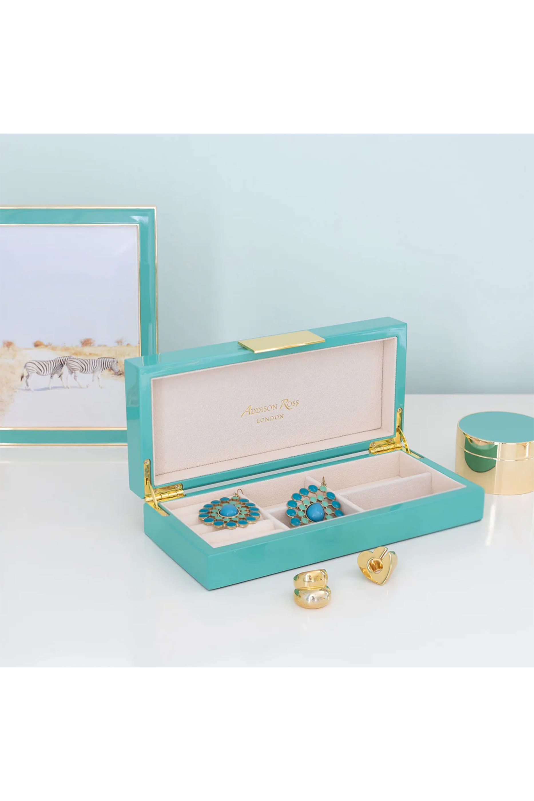 علبة مجوهرات صغيرة