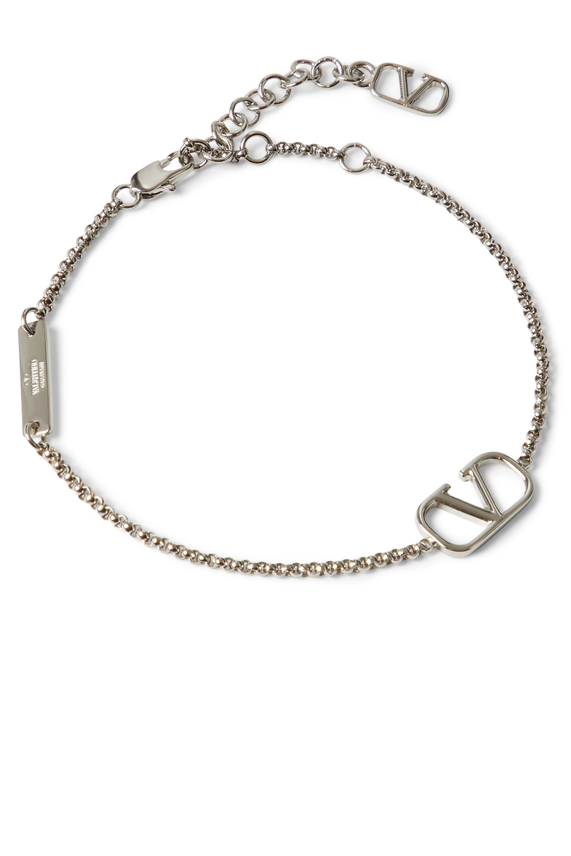 سوار مزين بشعار V