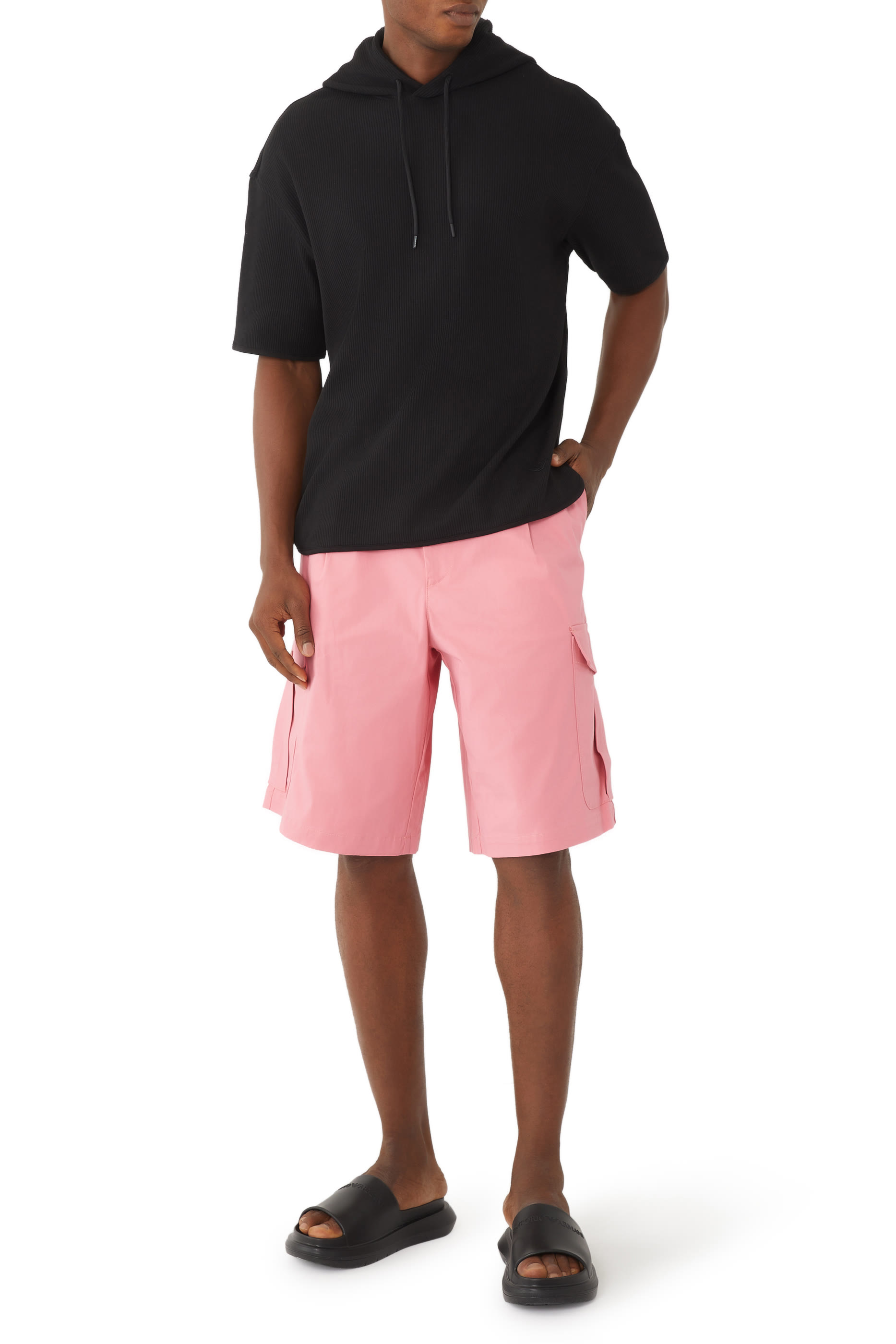 حذاء مفتوح بشعار الماركة