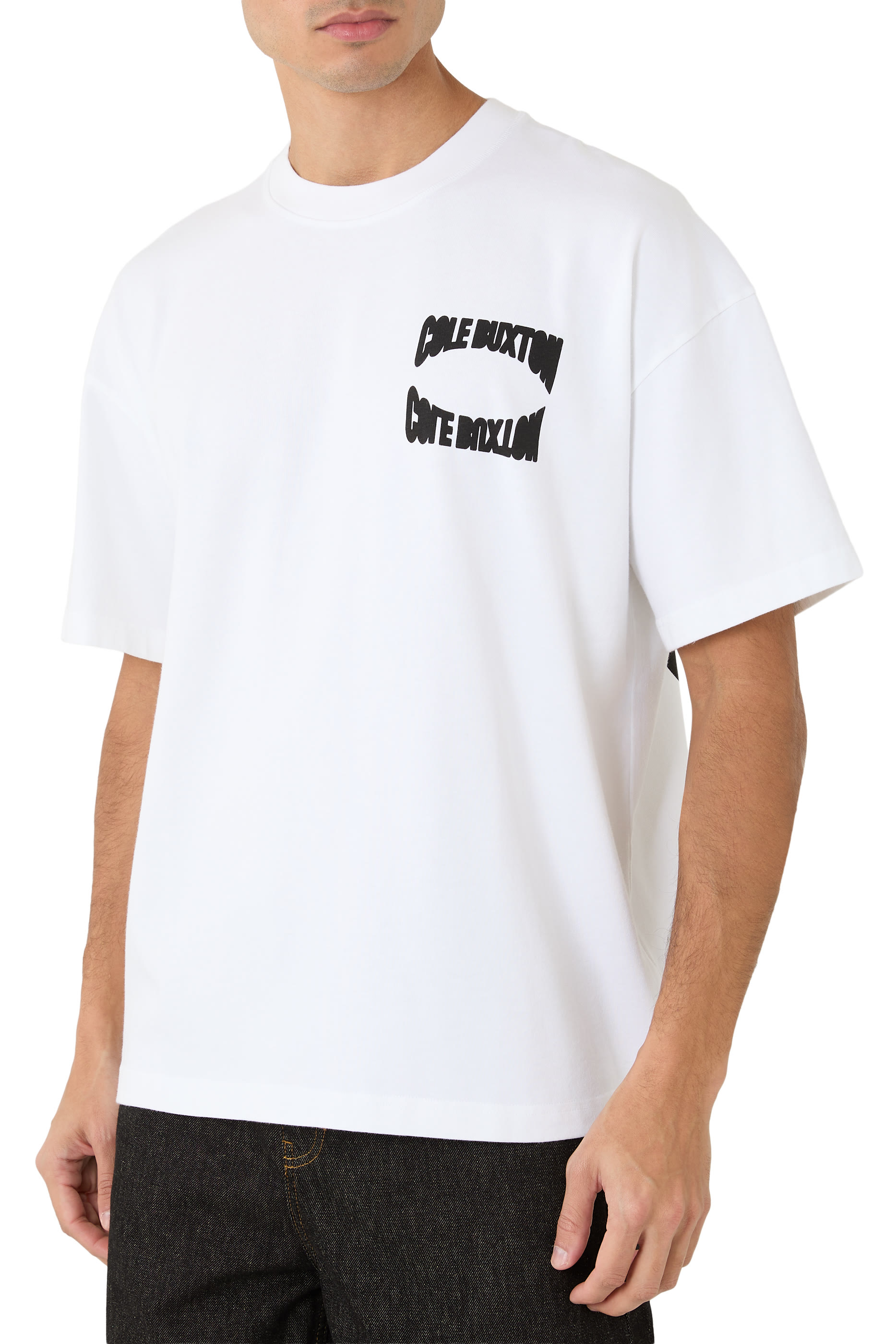 تيشيرت بشعار الماركة عاكس