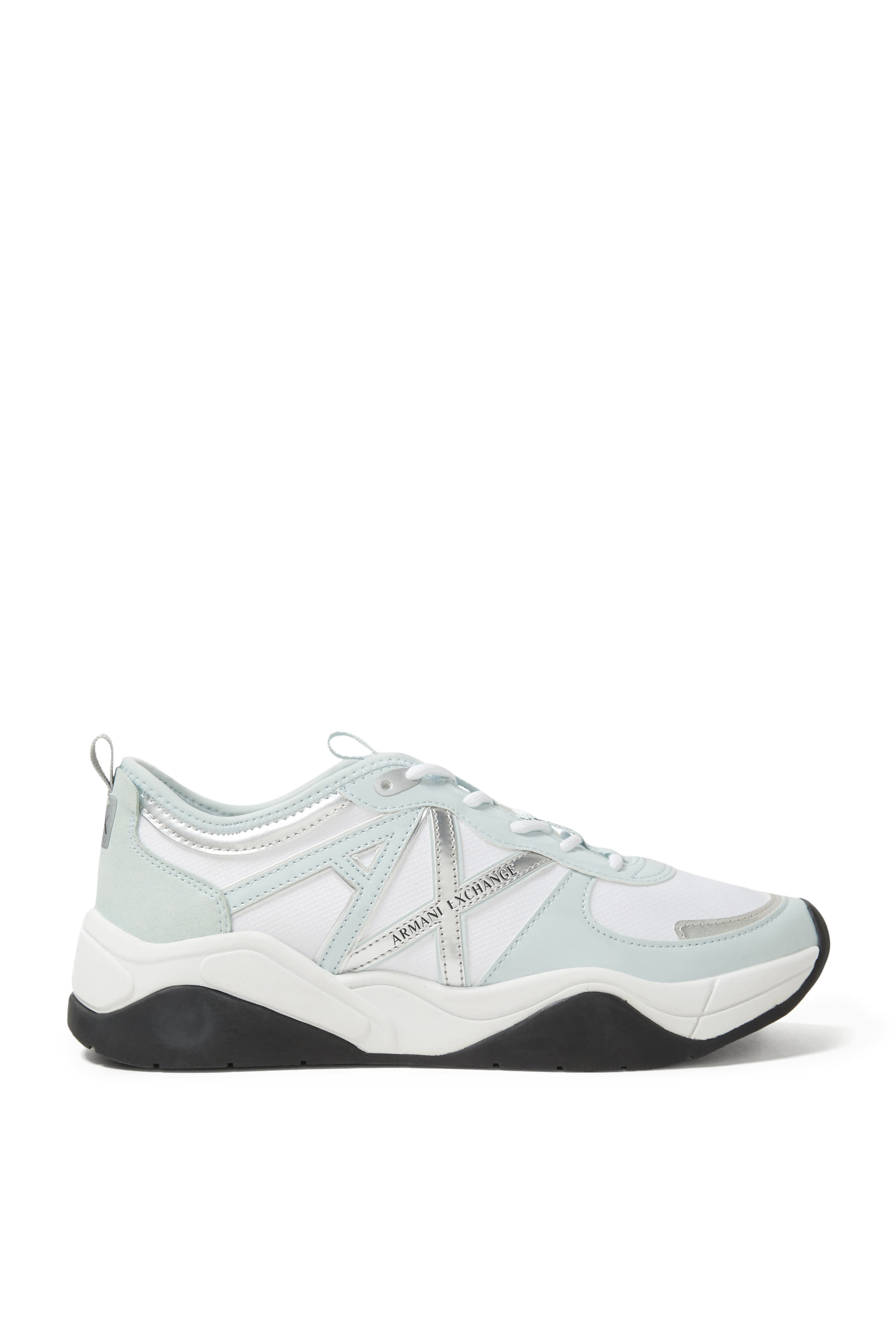 سنيكرز بتصميم سميك وشعار الماركة