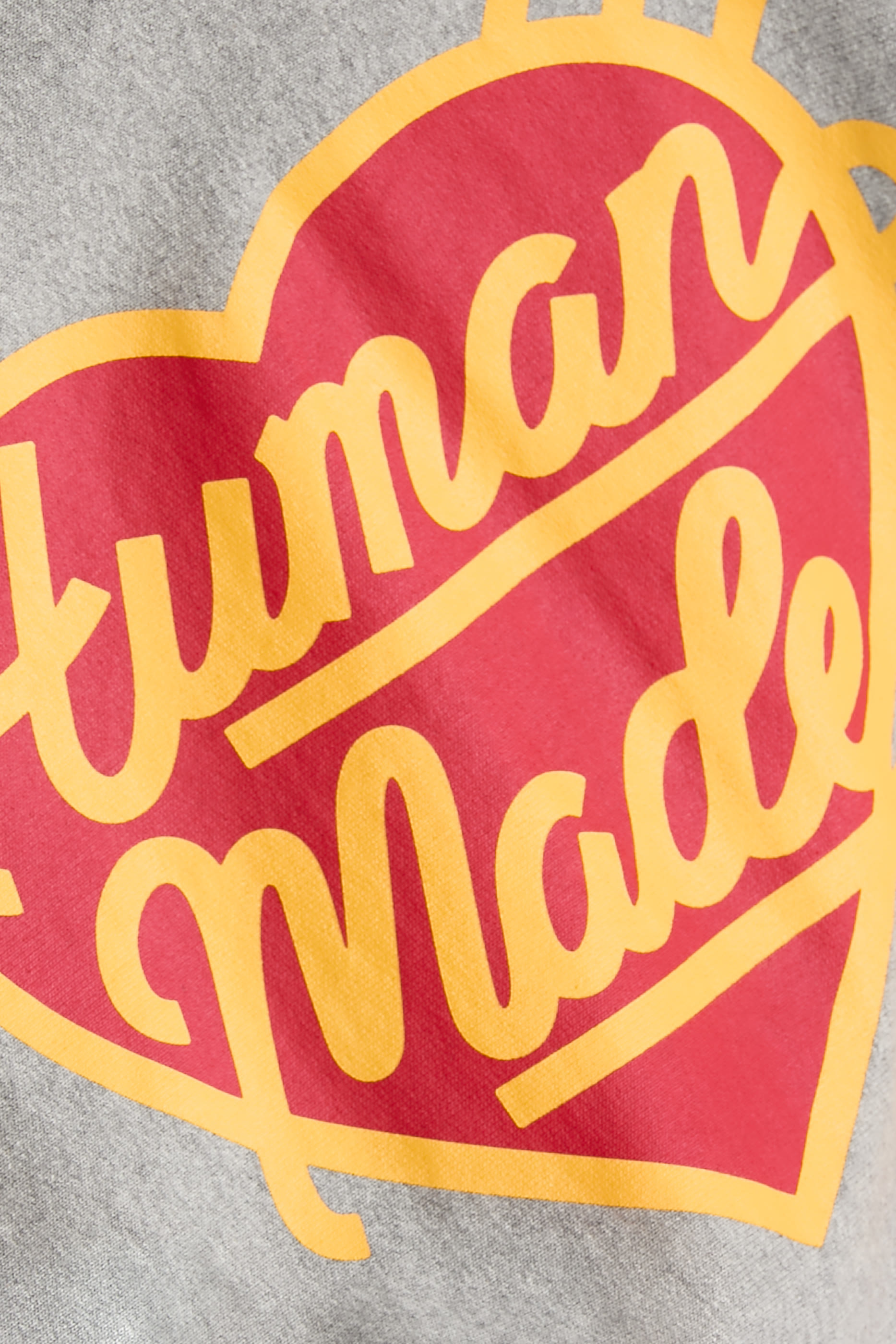 سويت شيرت بنقشة قلب غرافيكية