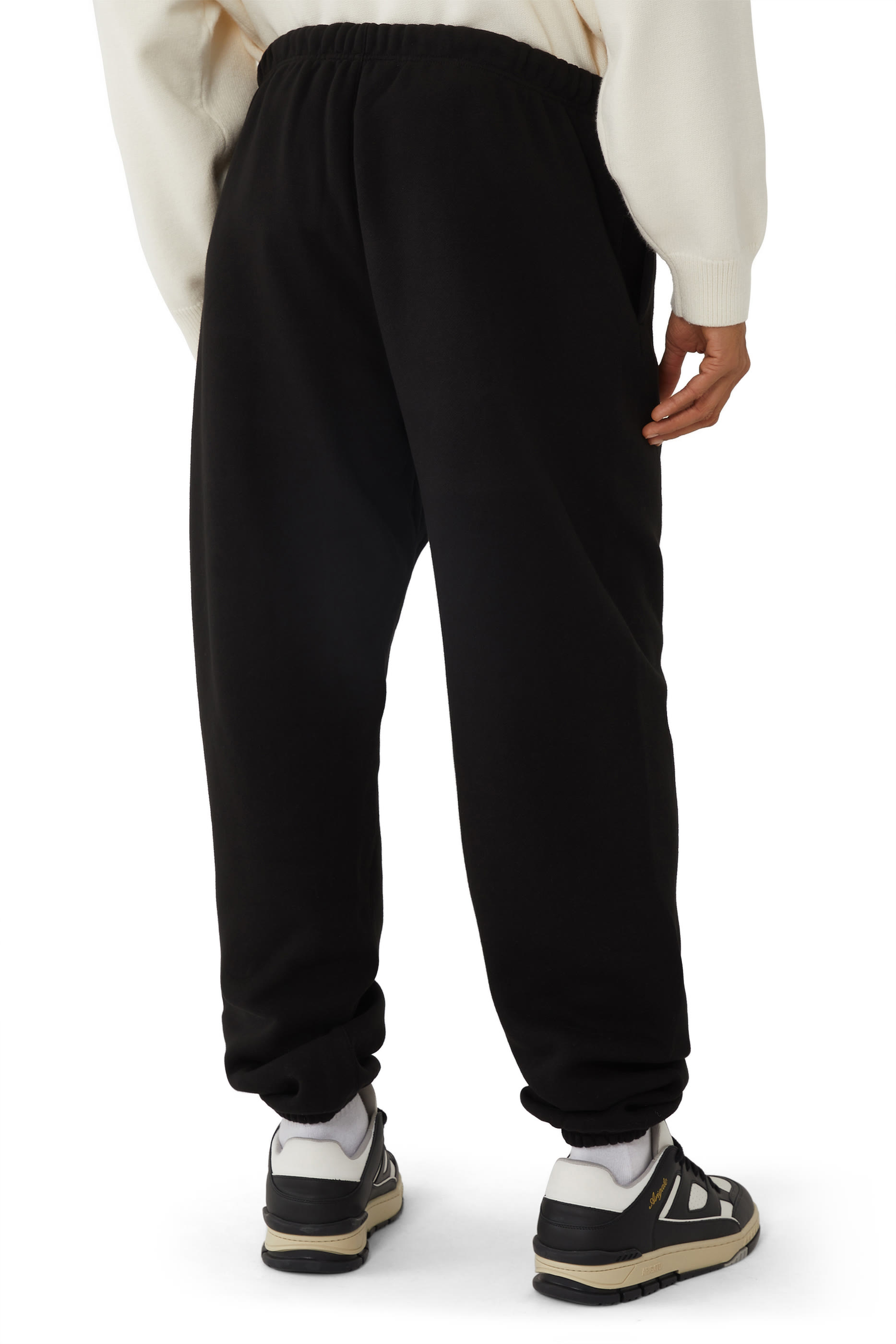 بنطال رياضي بشعار الماركة