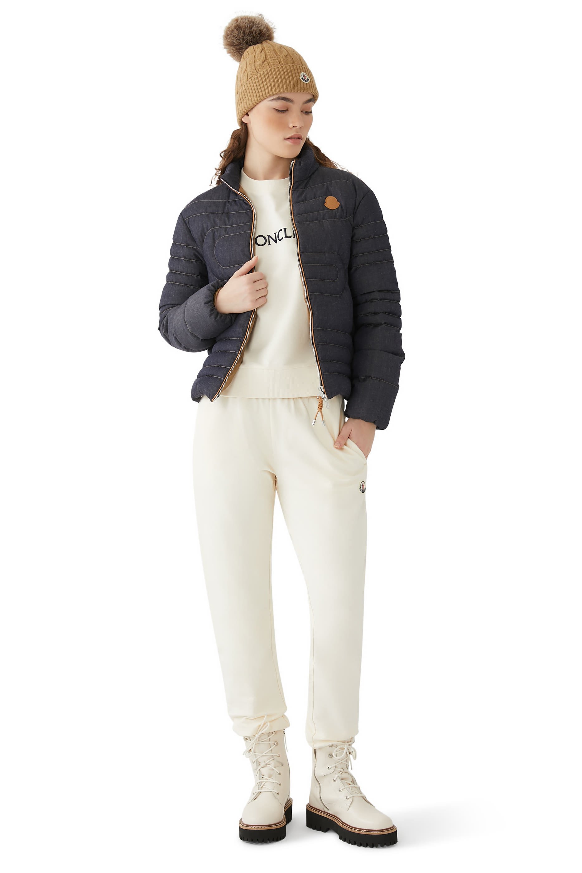 سويت شيرت بتطريز شعار الماركة