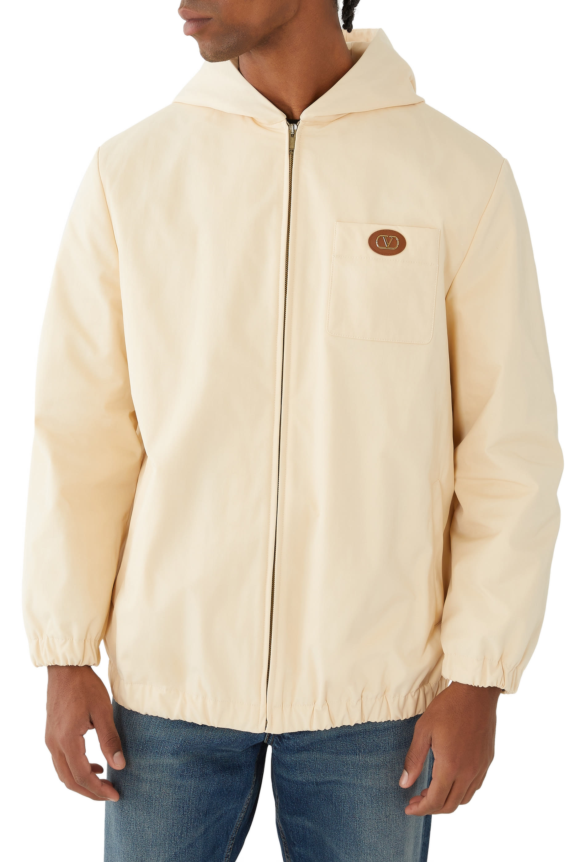 جاكيت بشعار الماركة